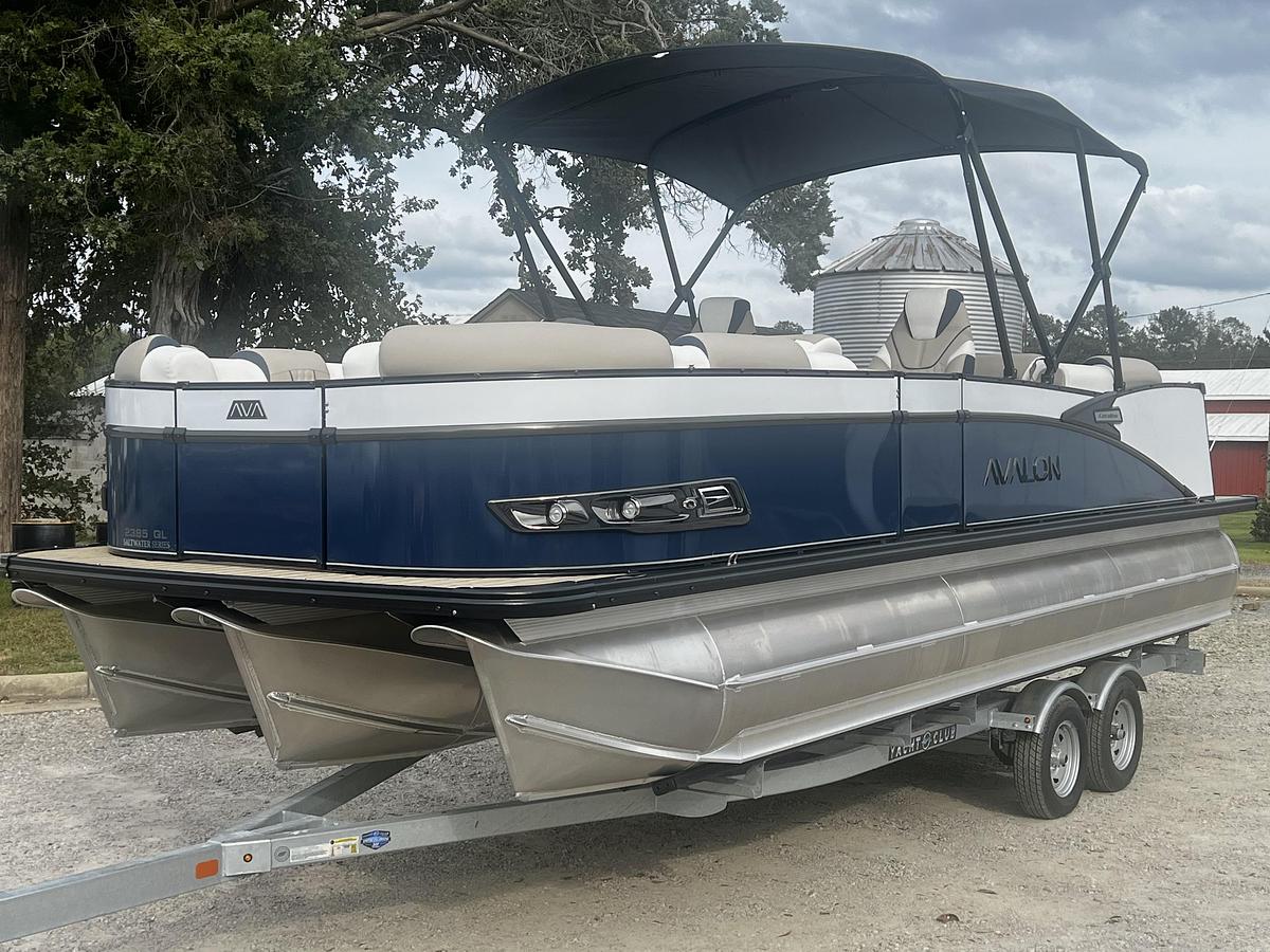 2026 Avalon Catalina 23' Quad Lounge Triple-Toon - IN STOCK