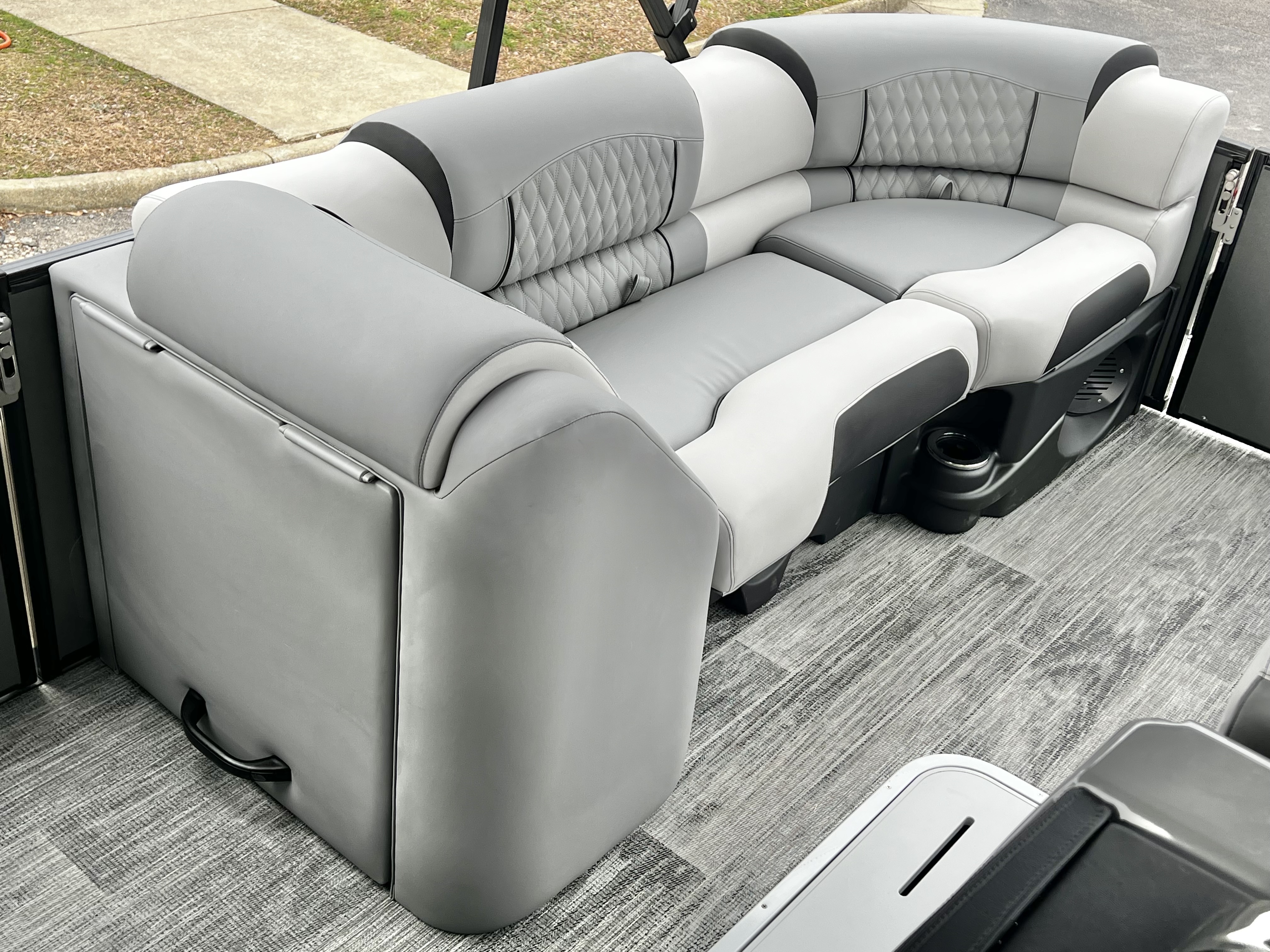 2026 Avalon Catalina 25' Entertainer Triple-Toon - IN STOCK - $109,467