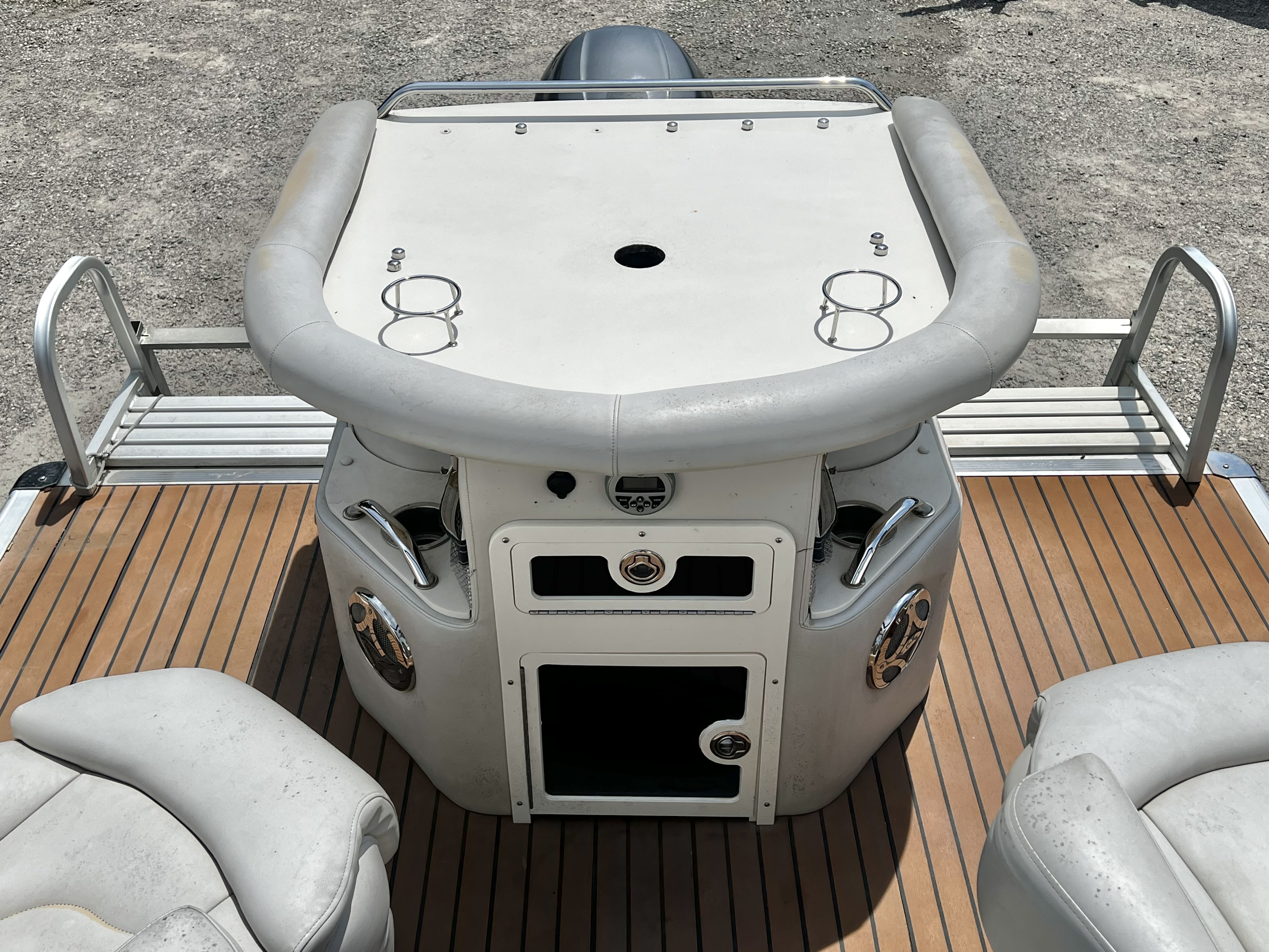 Used 2009 Avalon Paradise 26' Sandbar Triple-Toon - IN STOCK