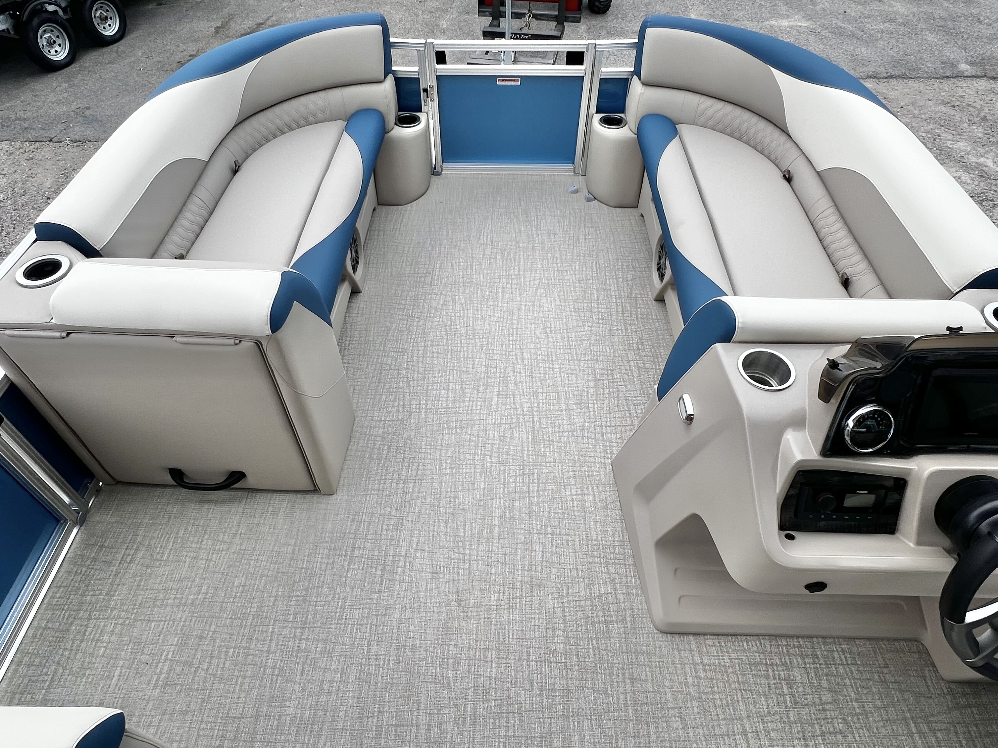 2027 Avalon Venture 85 23' Versatile Rear Bench Triple-Toon