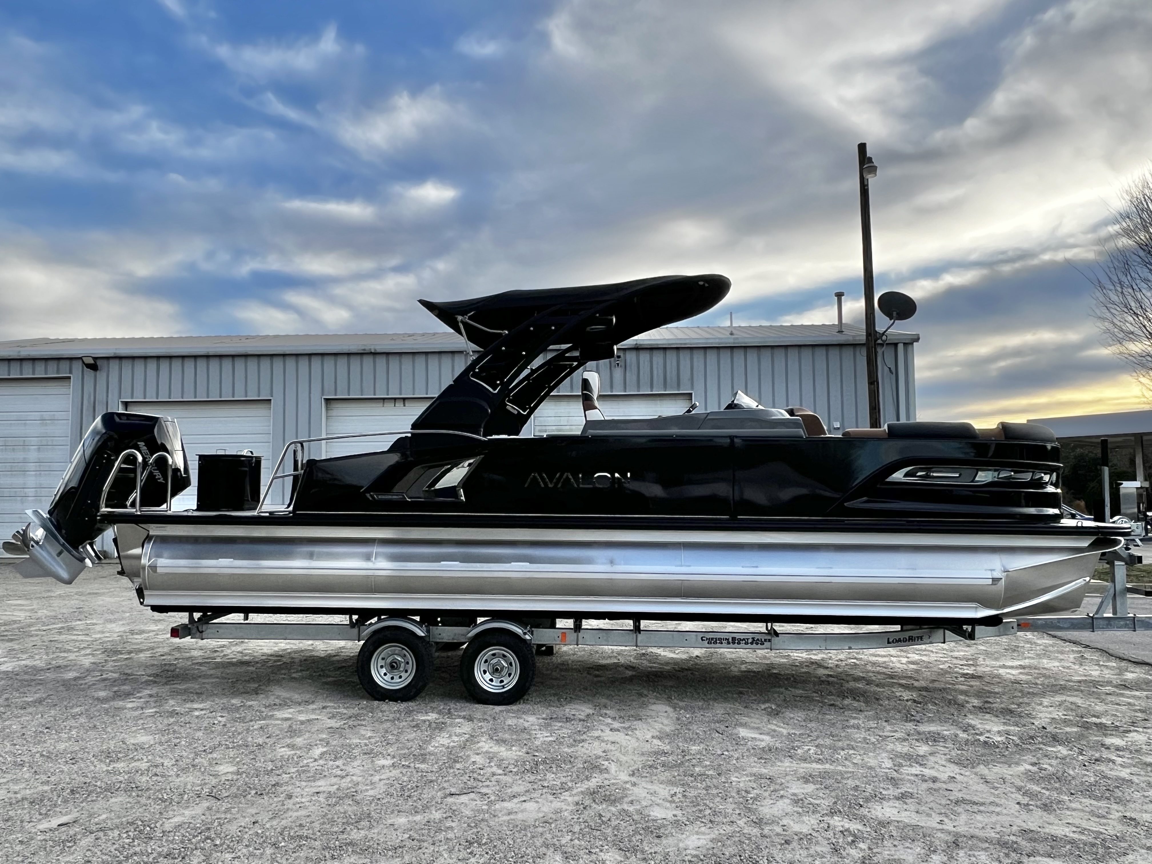 2026 Avalon Excalibur LTD 25' Flex Lounge Triple-Toon - IN STOCK - $154,718