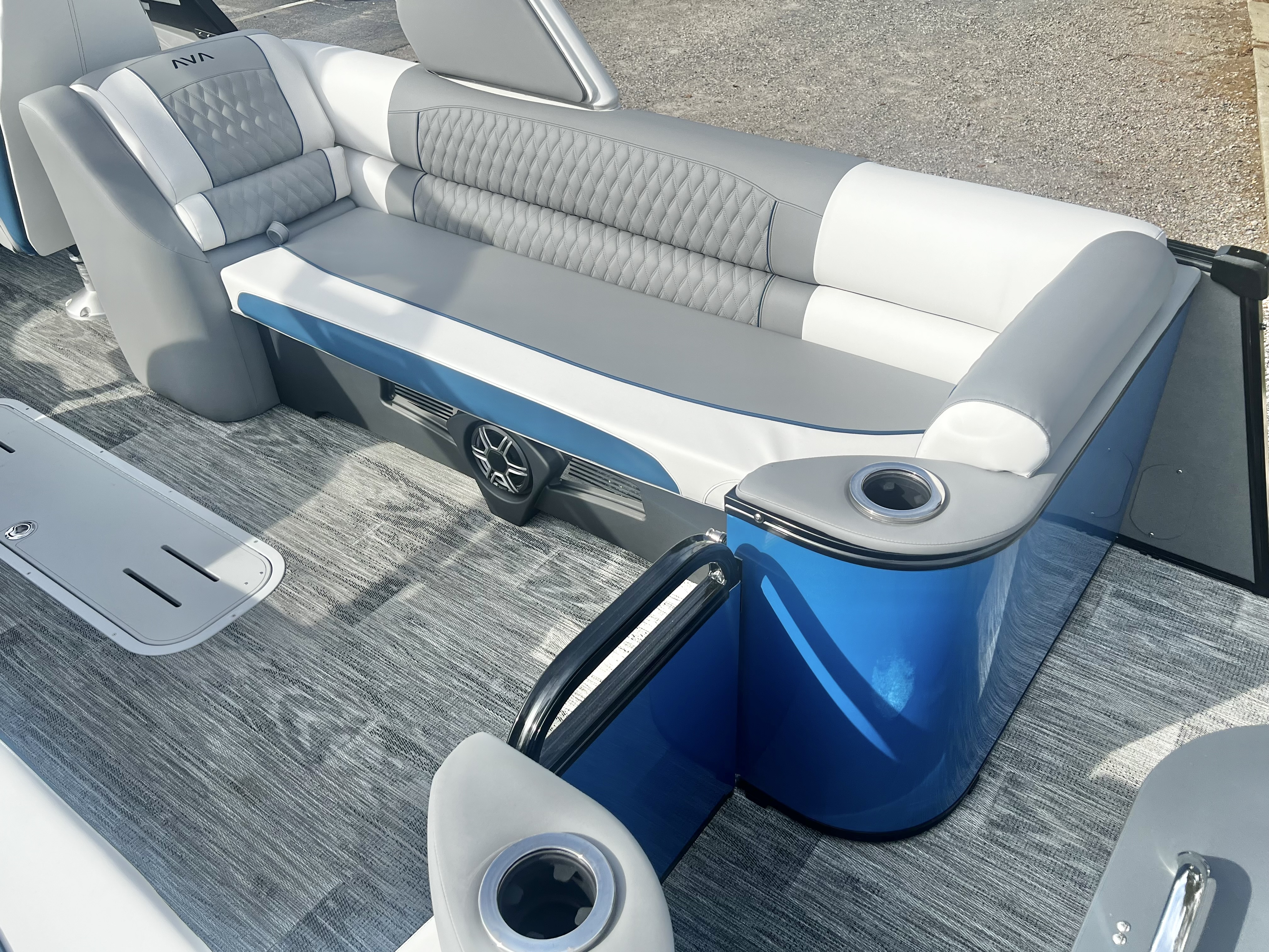 2026 Avalon Catalina 25' Quad Lounge Windshield Triple-Toon - IN STOCK