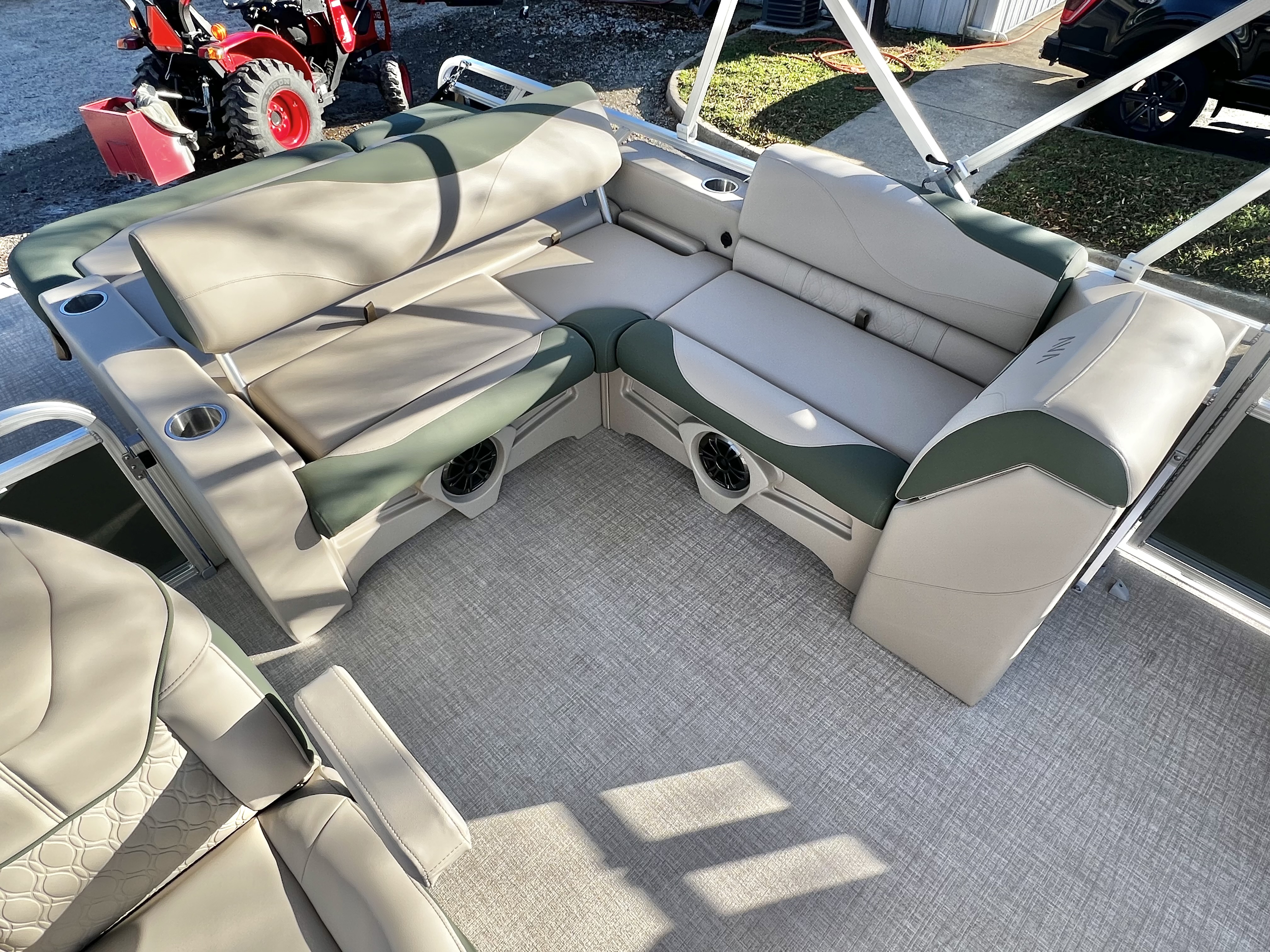 2026 Avalon Venture 85 21' Versatile Rear Bench - IN STOCK