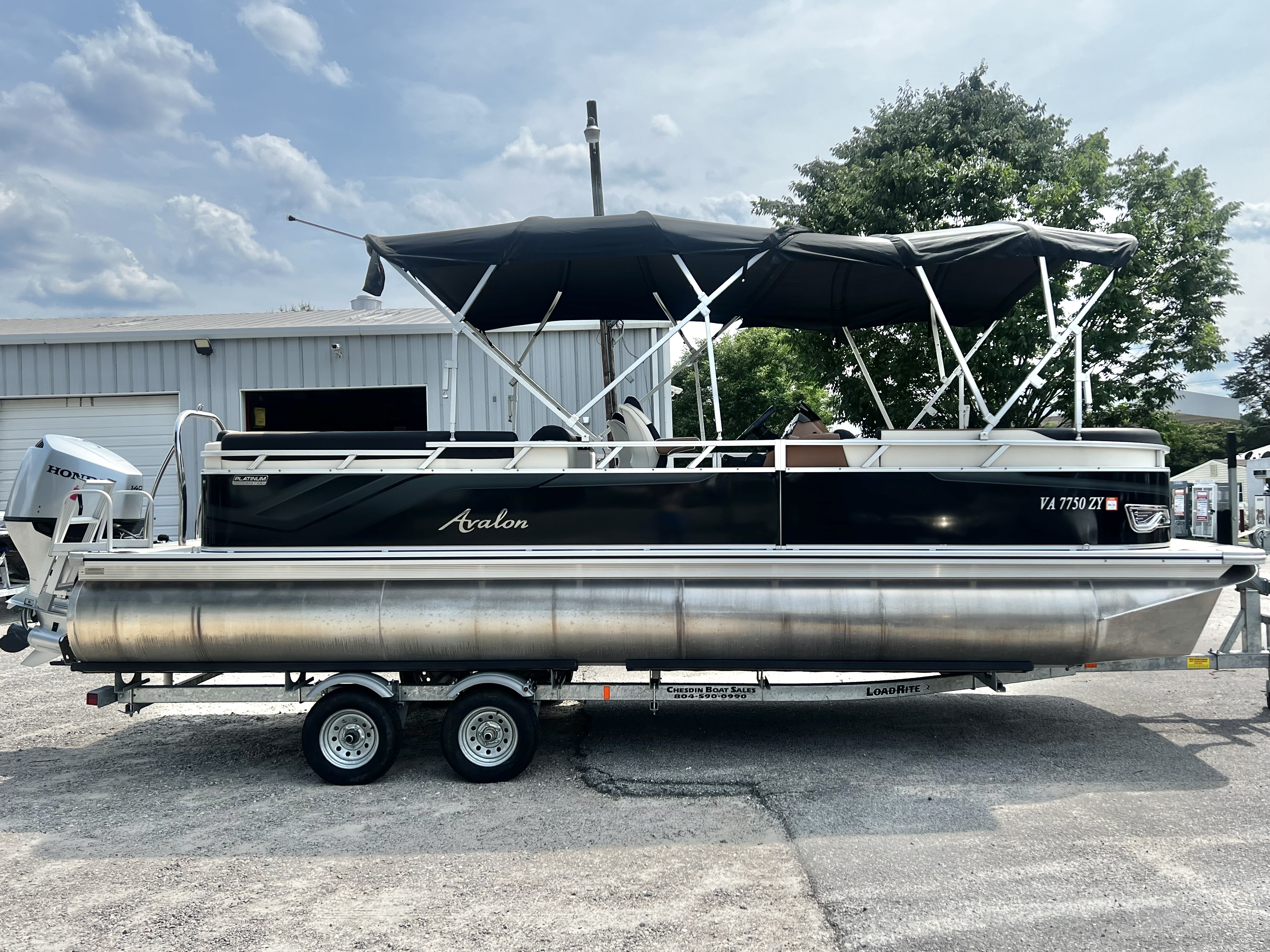 Used 2023 Avalon Venture 85 25' Quad Lounge