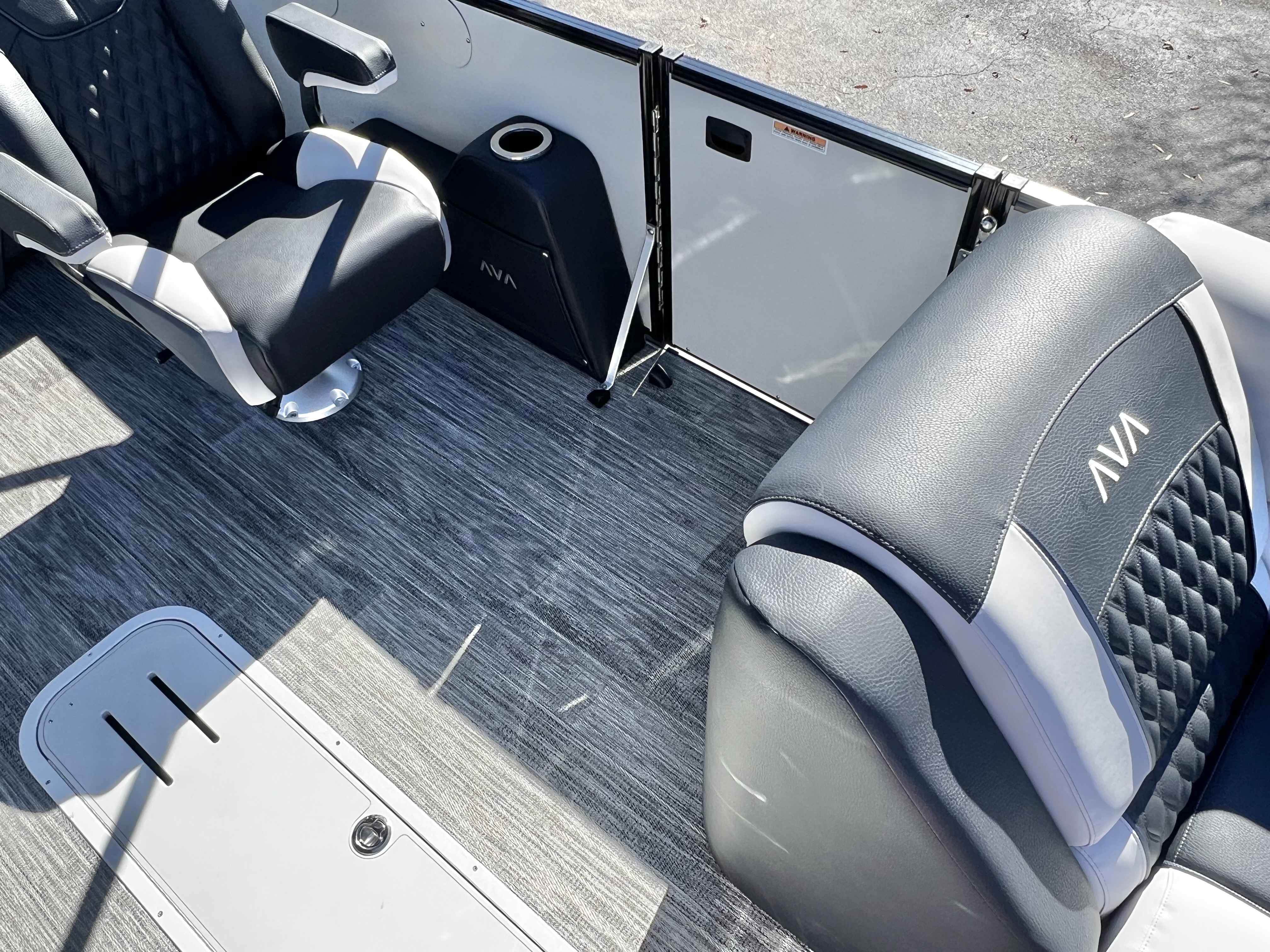 2026 Avalon Catalina 23' Versatile Rear Bench Triple-Toon - IN STOCK