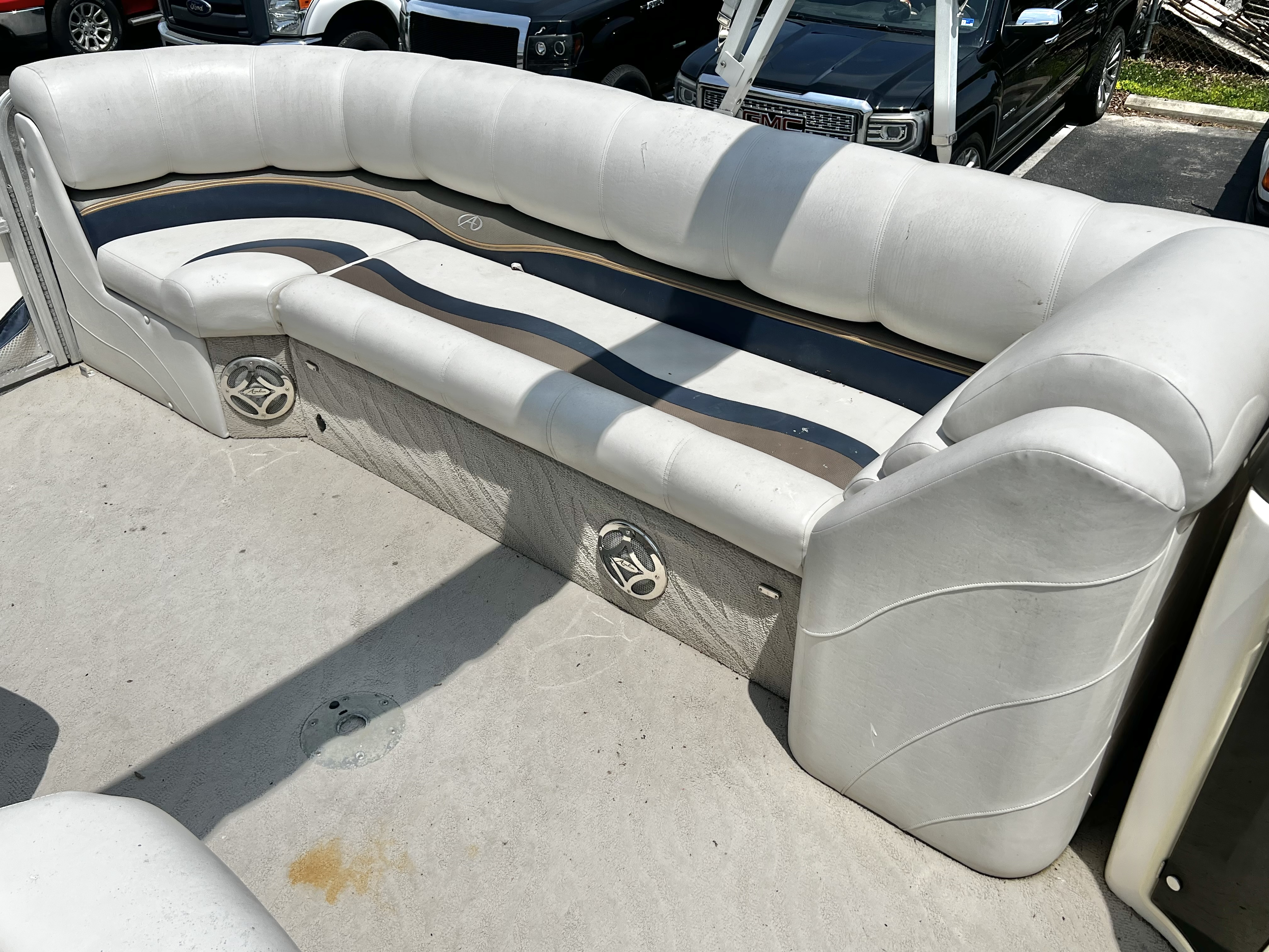 Used 2009 Avalon Paradise 26' Sandbar Triple-Toon - IN STOCK
