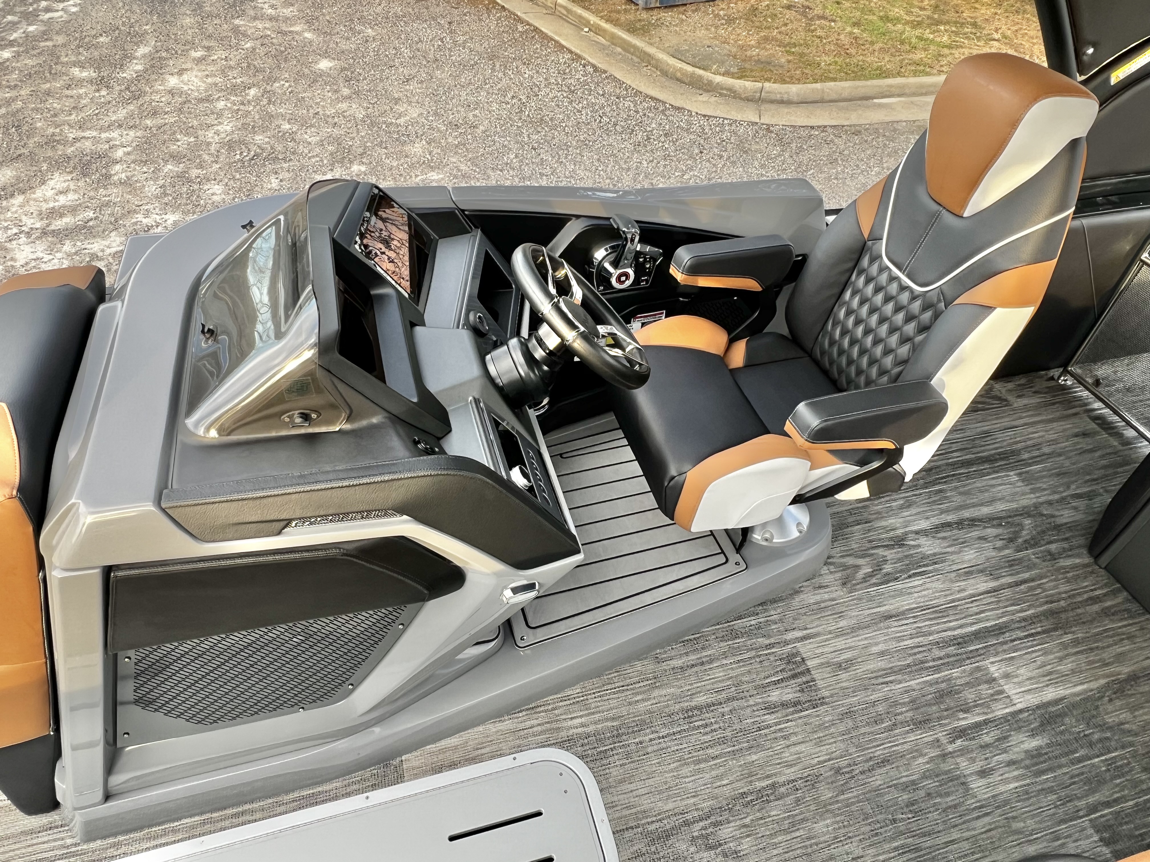 2026 Avalon Excalibur LTD 25' Flex Lounge Triple-Toon - IN STOCK - $154,718