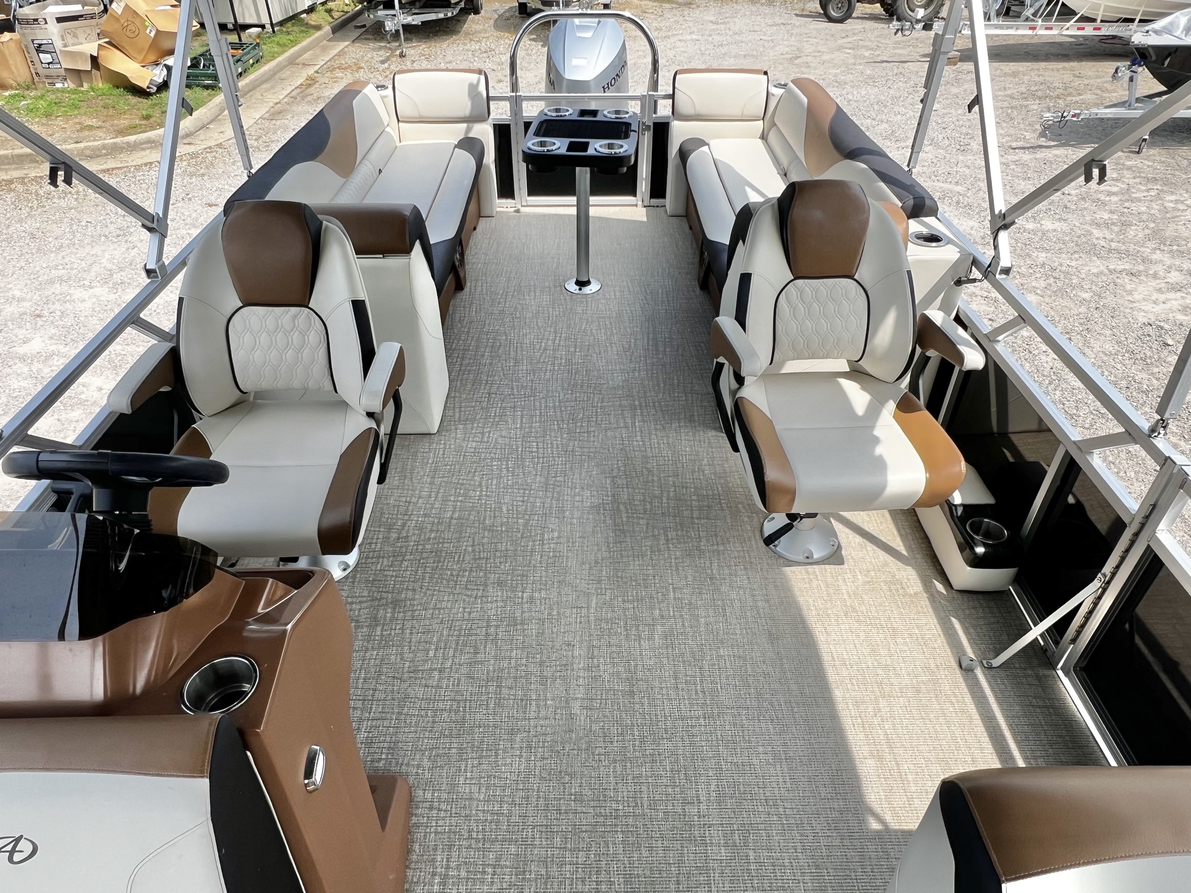 Used 2023 Avalon Venture 85 25' Quad Lounge