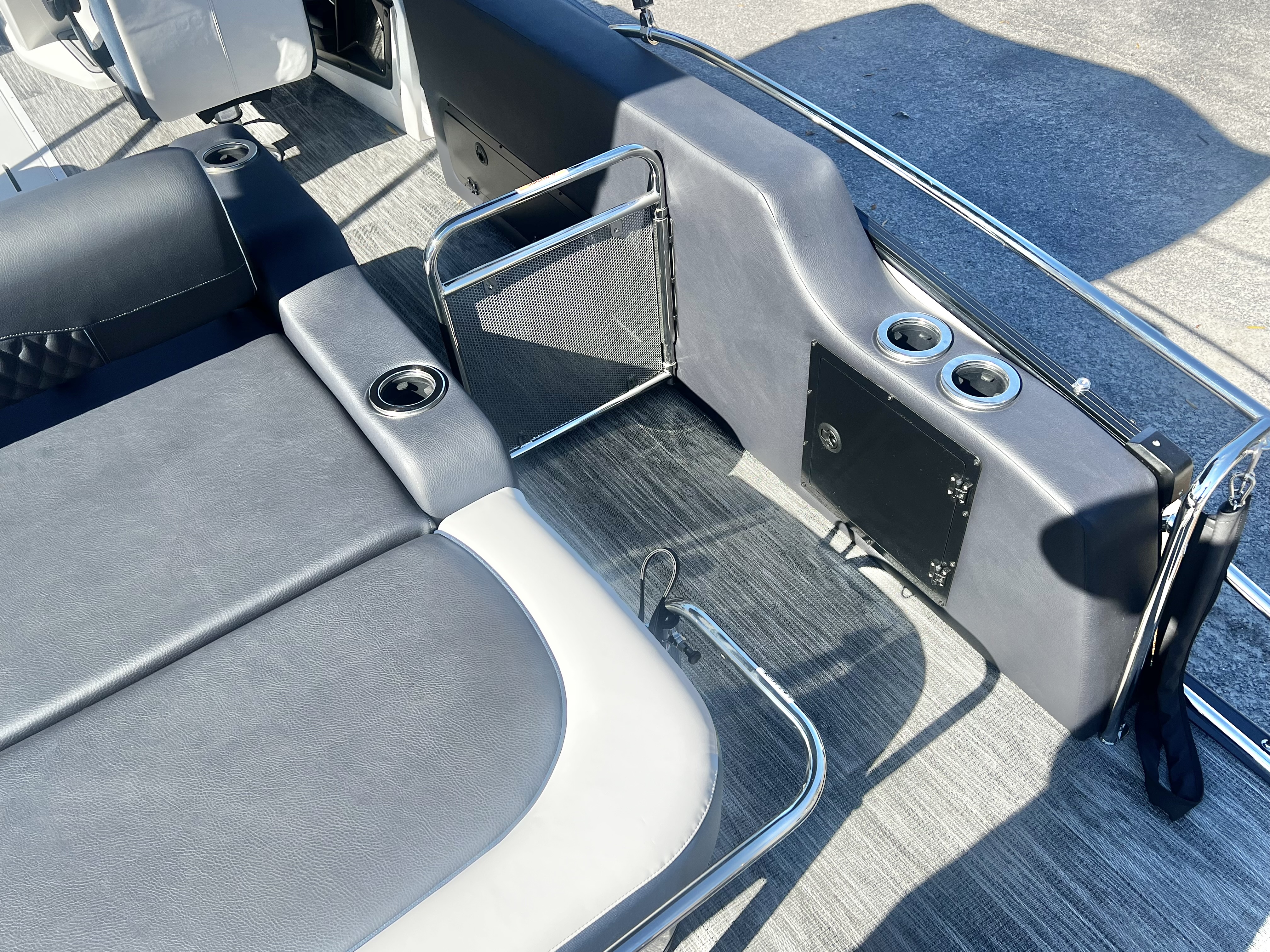 2026 Avalon Catalina 23' Versatile Rear Bench Triple-Toon - IN STOCK