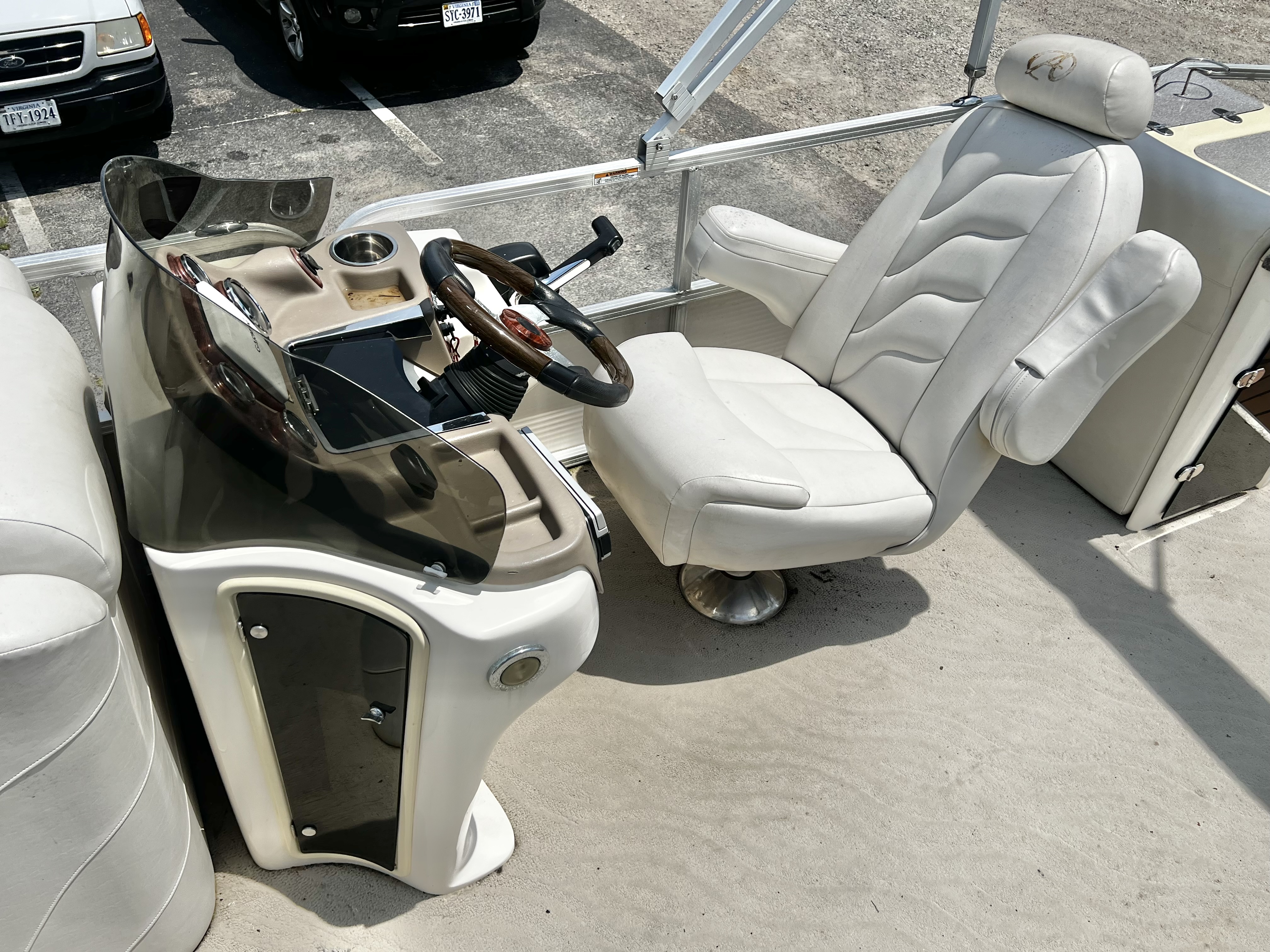 Used 2009 Avalon Paradise 26' Sandbar Triple-Toon - IN STOCK