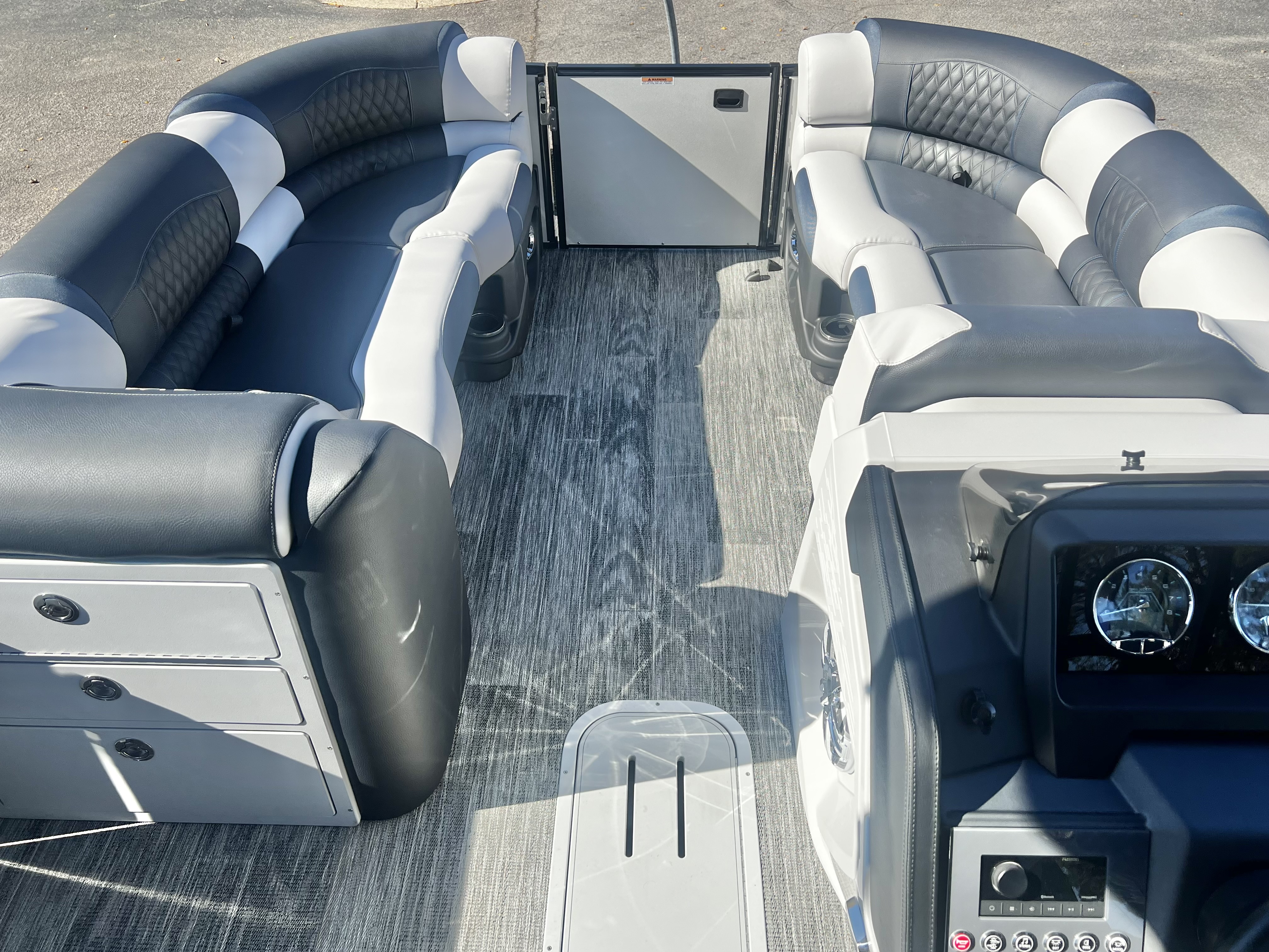 2026 Avalon Catalina 23' Versatile Rear Bench Triple-Toon - IN STOCK