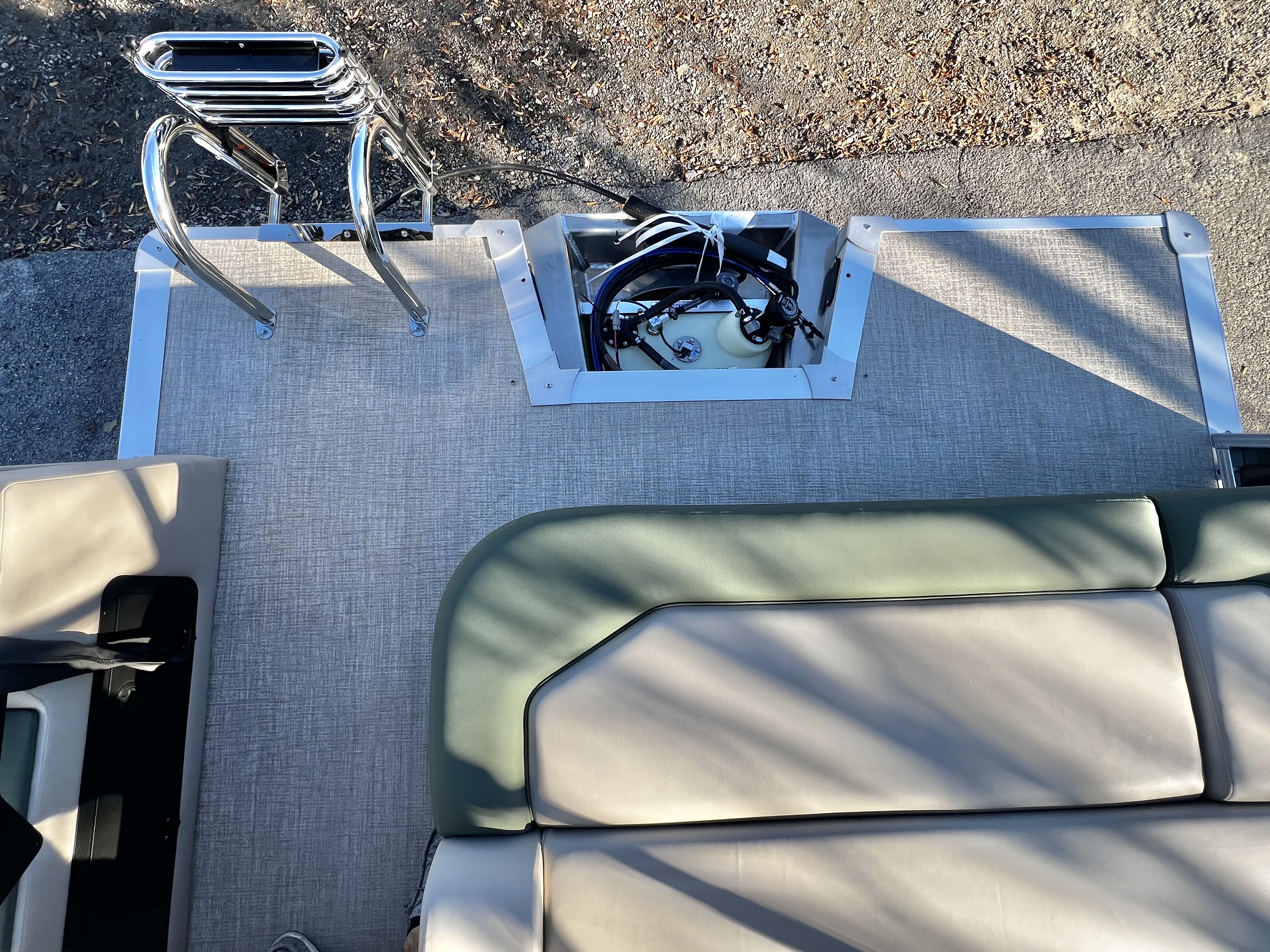 2026 Avalon Venture 85 21' Versatile Rear Bench - IN STOCK