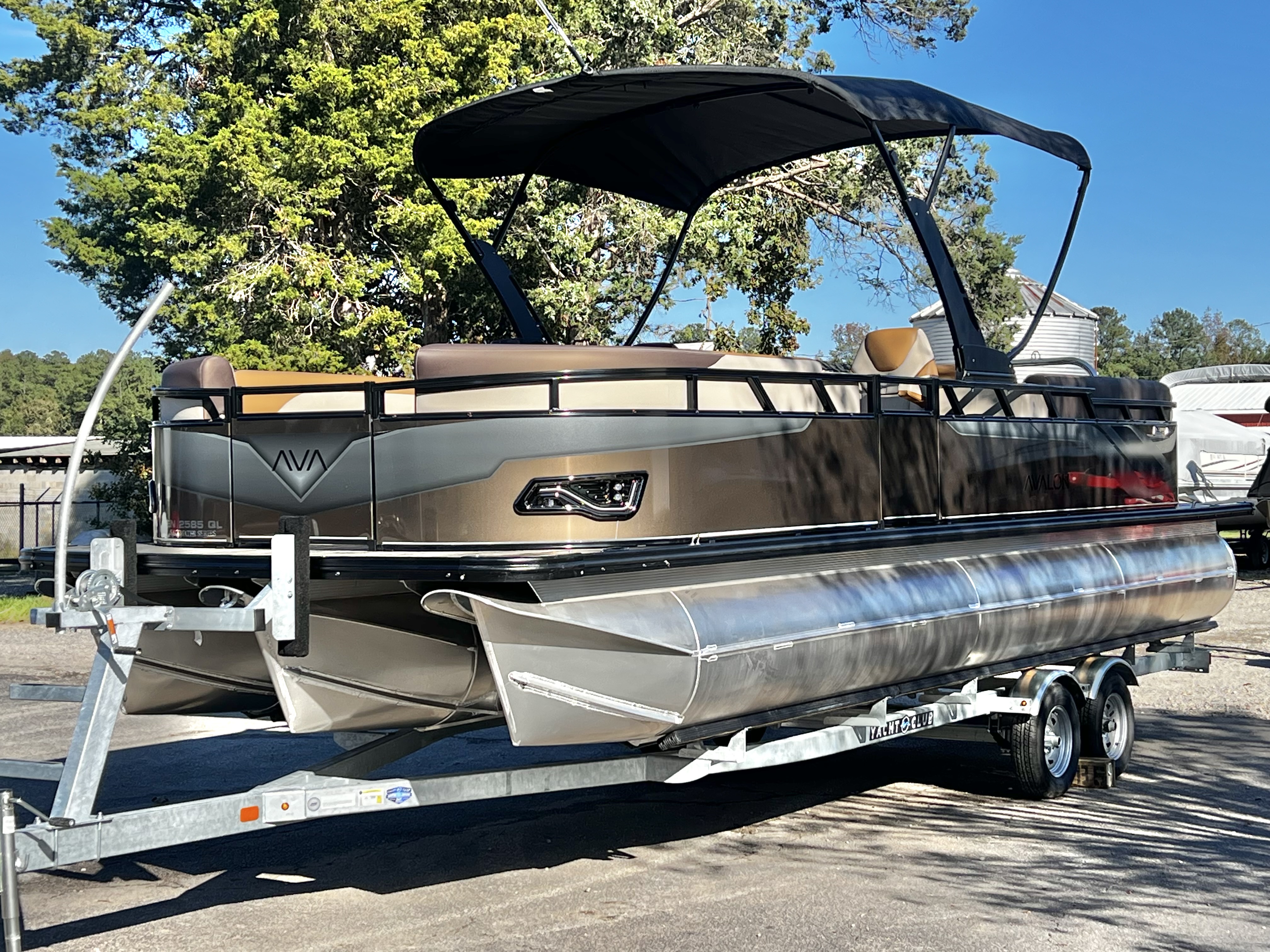 2026 Avalon Venture 85 25' Quad Lounge Triple-Toon - IN STOCK