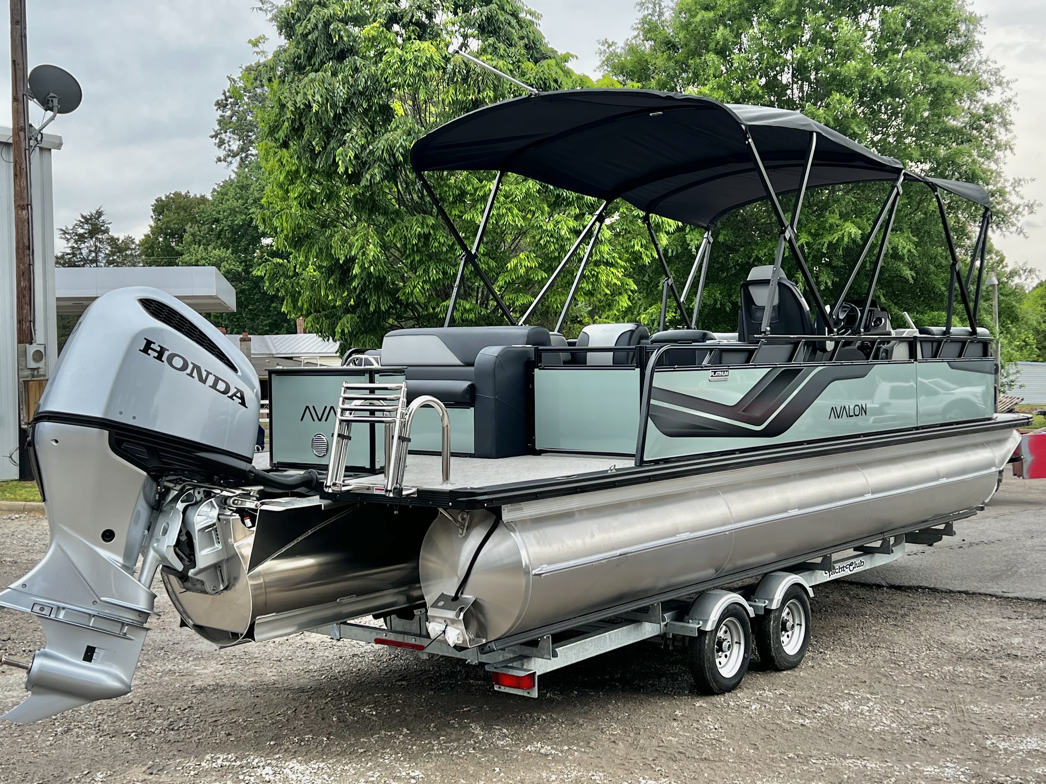 2026 Avalon Venture 85 25' Cruise Rear Bench Triple-Toon - IN STOCK - $78,637