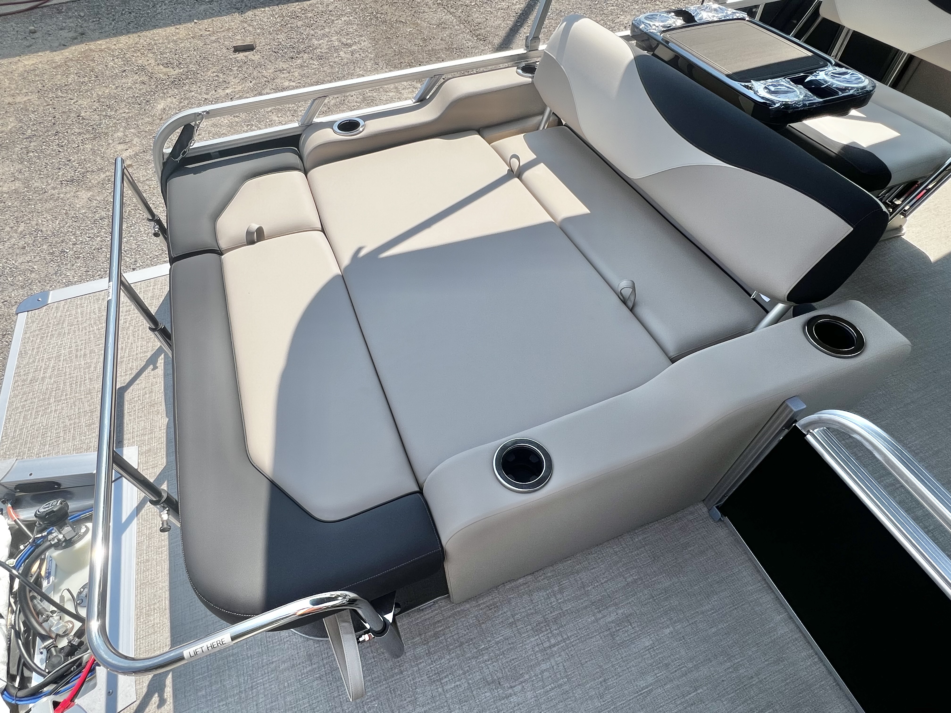 2027 Avalon LSZ 25' Entertainer