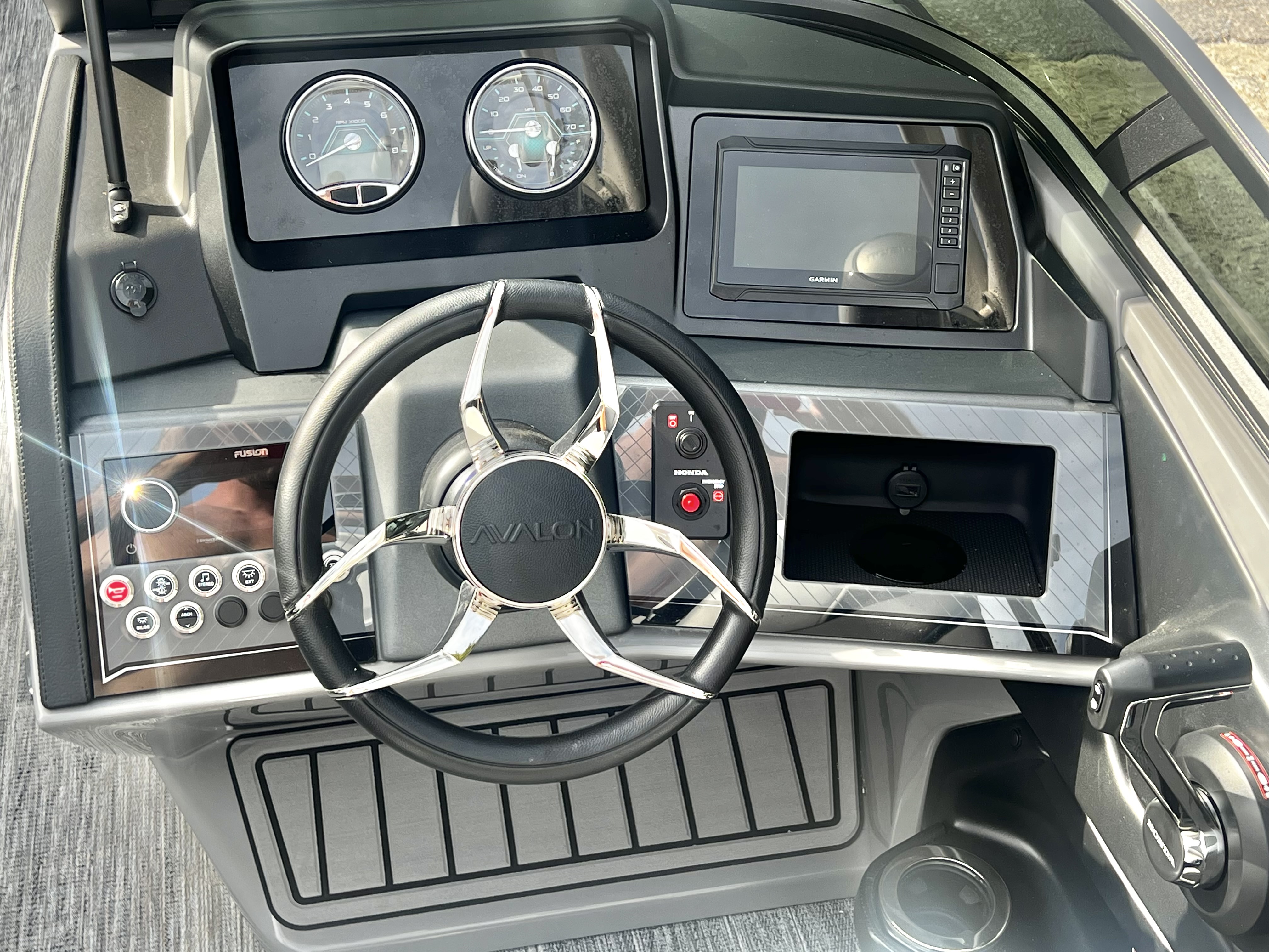 2026 Avalon Catalina 25' Quad Lounge Windshield Triple-Toon - IN STOCK