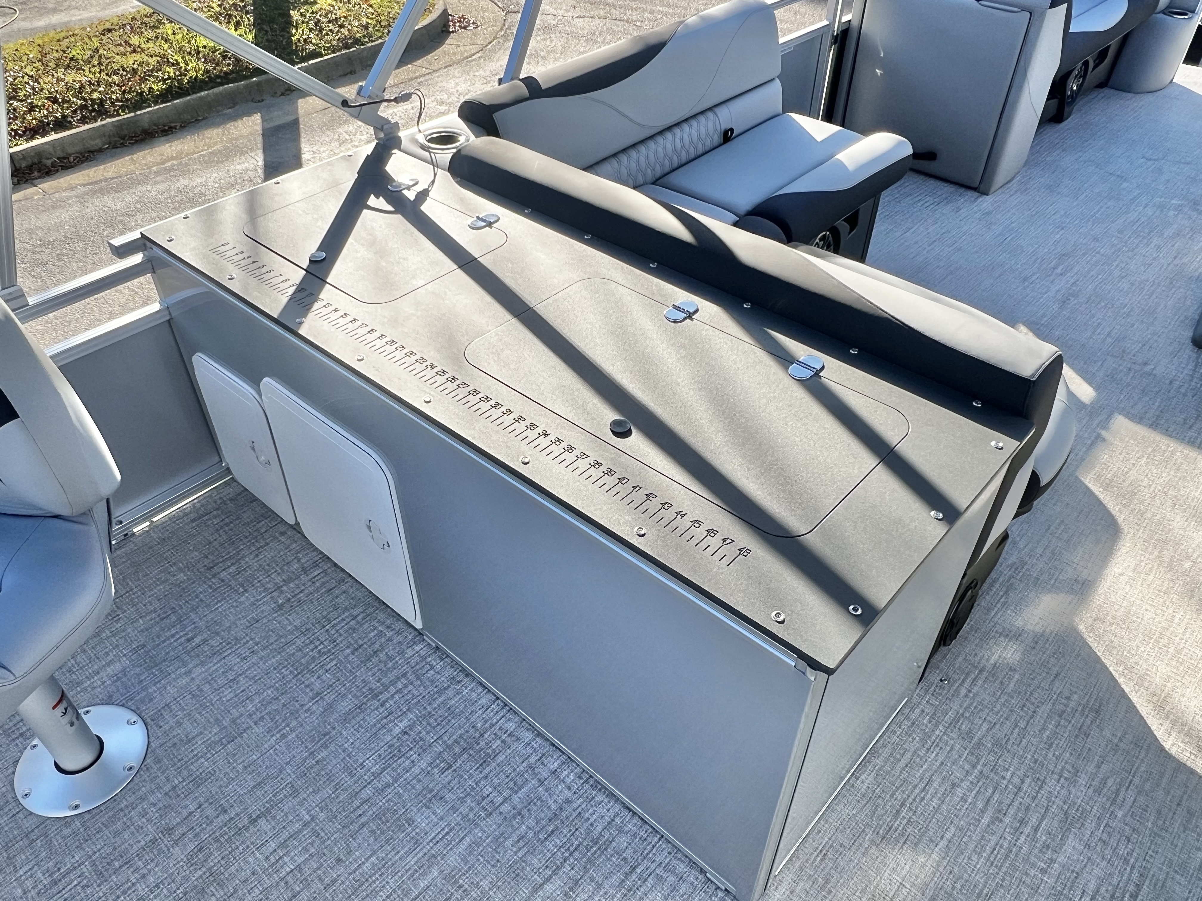 2026 Avalon Venture 85 23' Rear Fish - IN STOCK