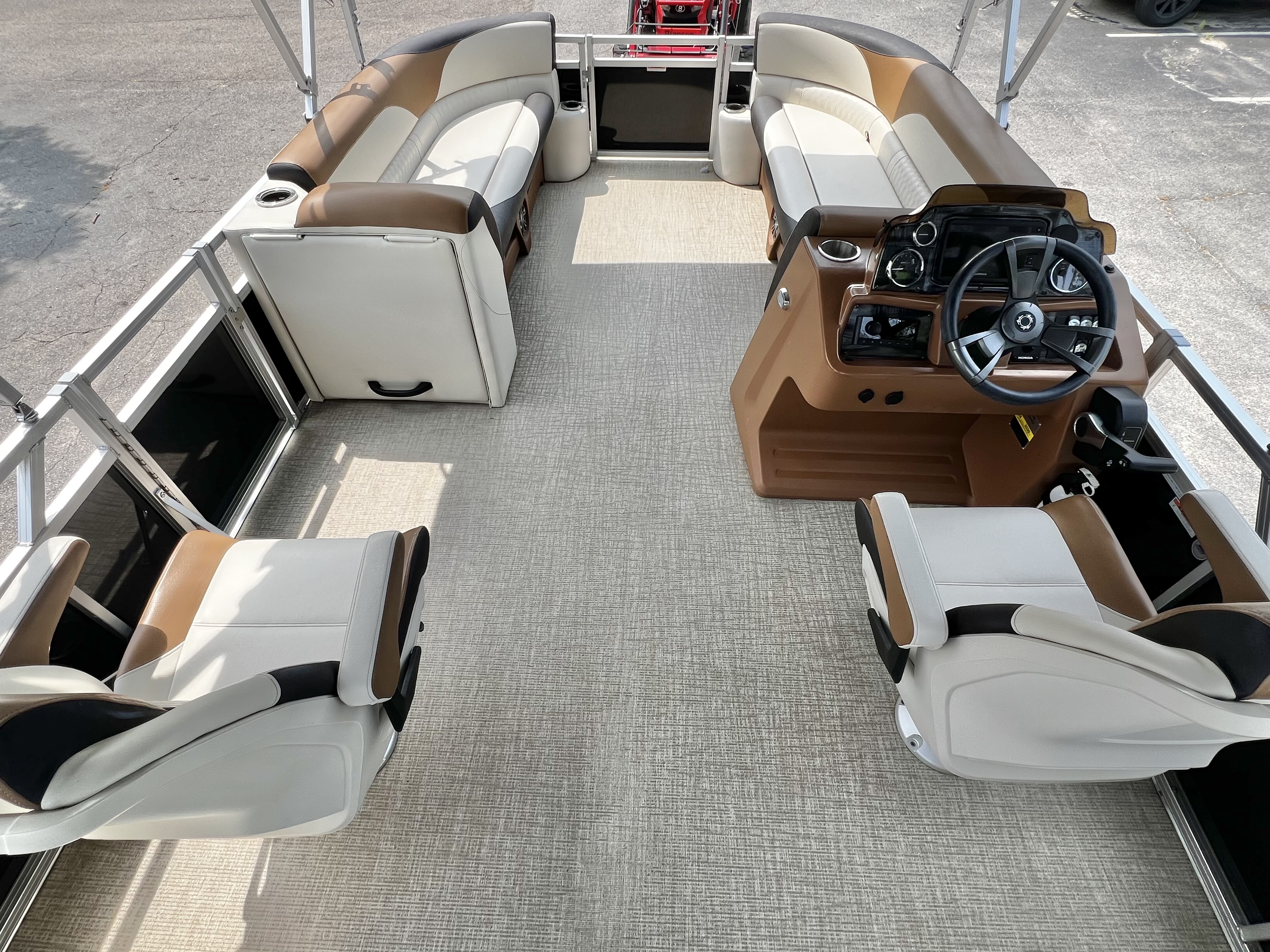 Used 2023 Avalon Venture 85 25' Quad Lounge