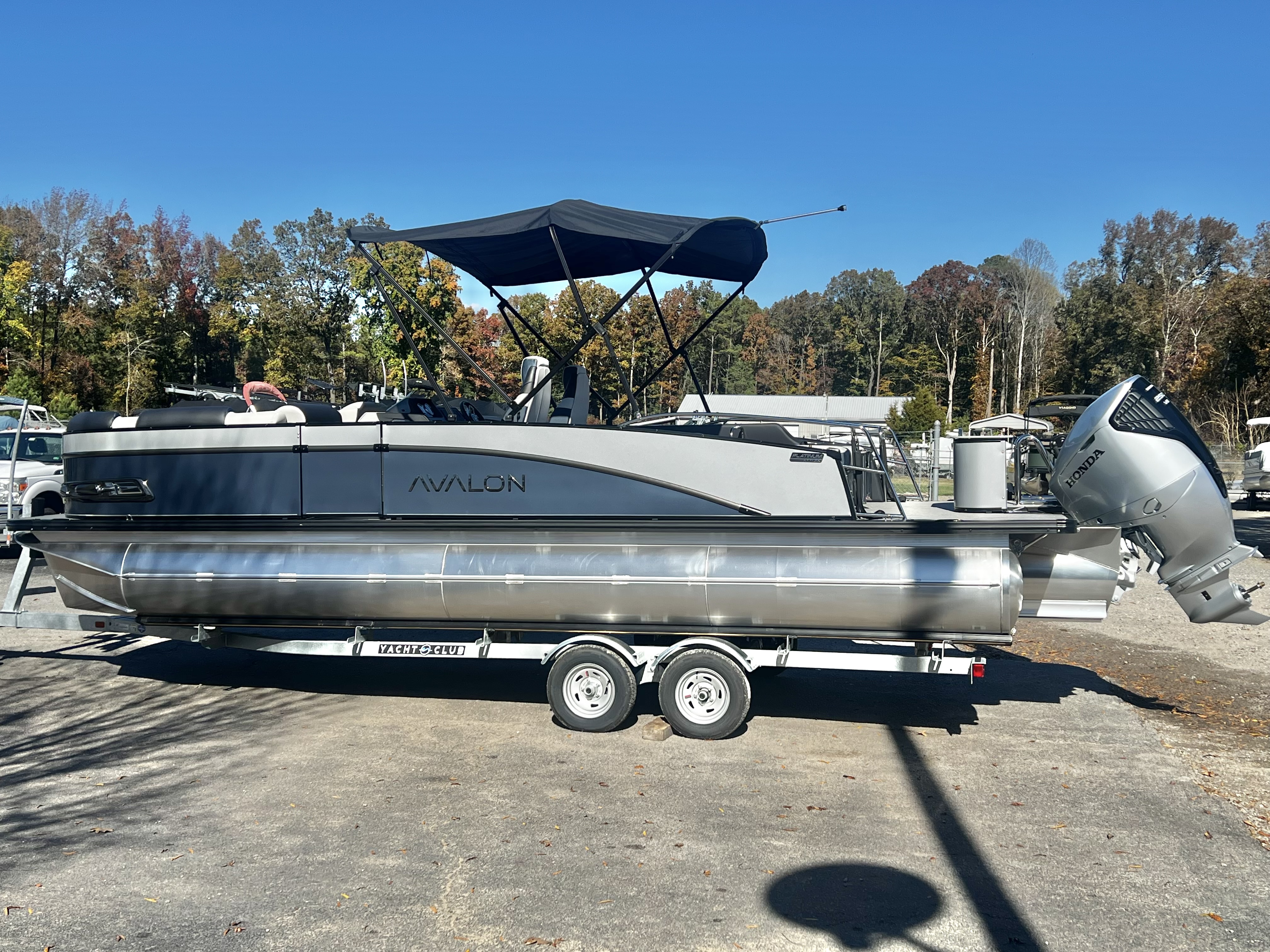 2026 Avalon Catalina 23' Versatile Rear Bench Triple-Toon - IN STOCK