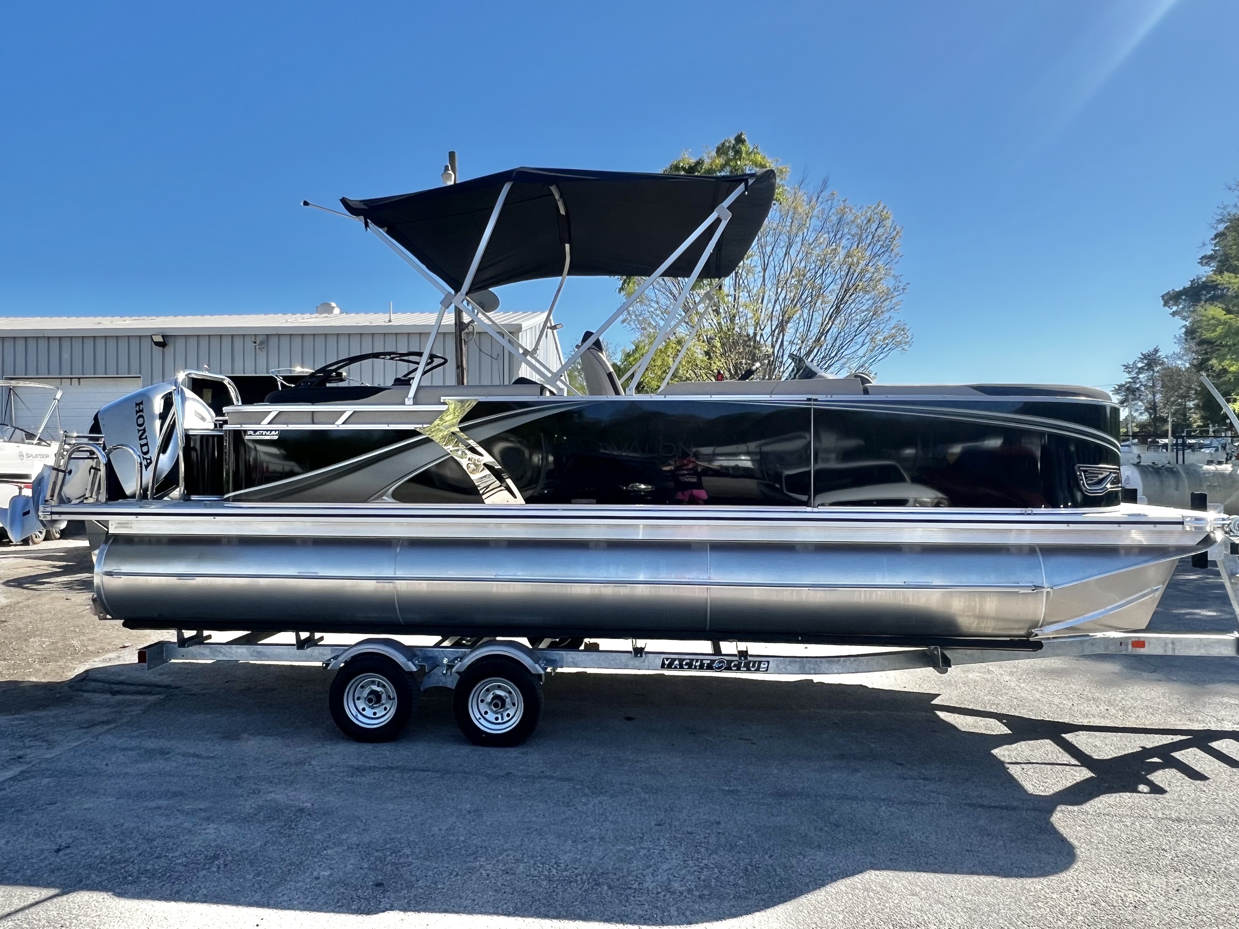 2026 Avalon LSZ 23' Quad Lounge Triple-Toon - IN STOCK -  $73,559