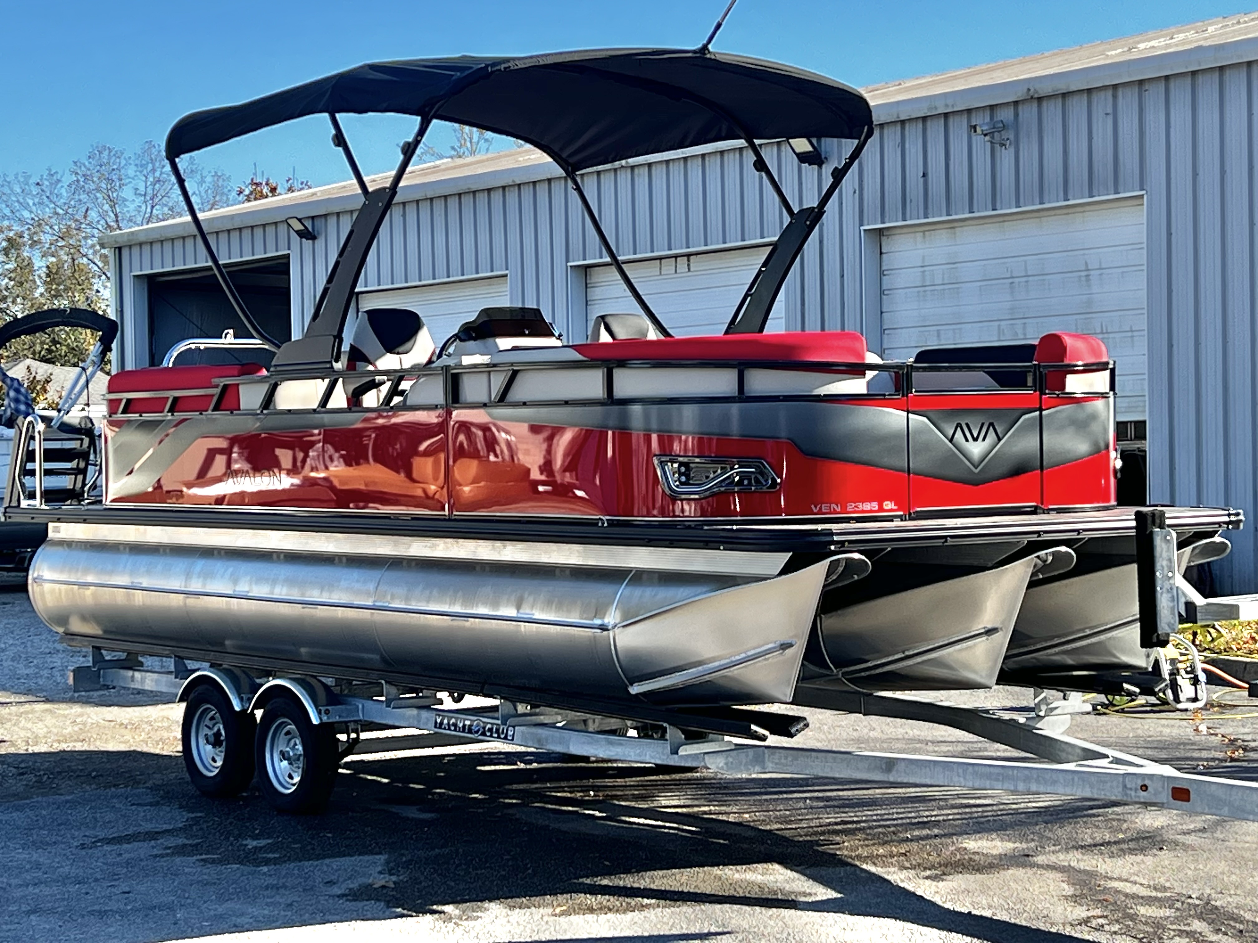 2026 Avalon Venture 85 23' Quad Lounge Triple-Toon - IN STOCK