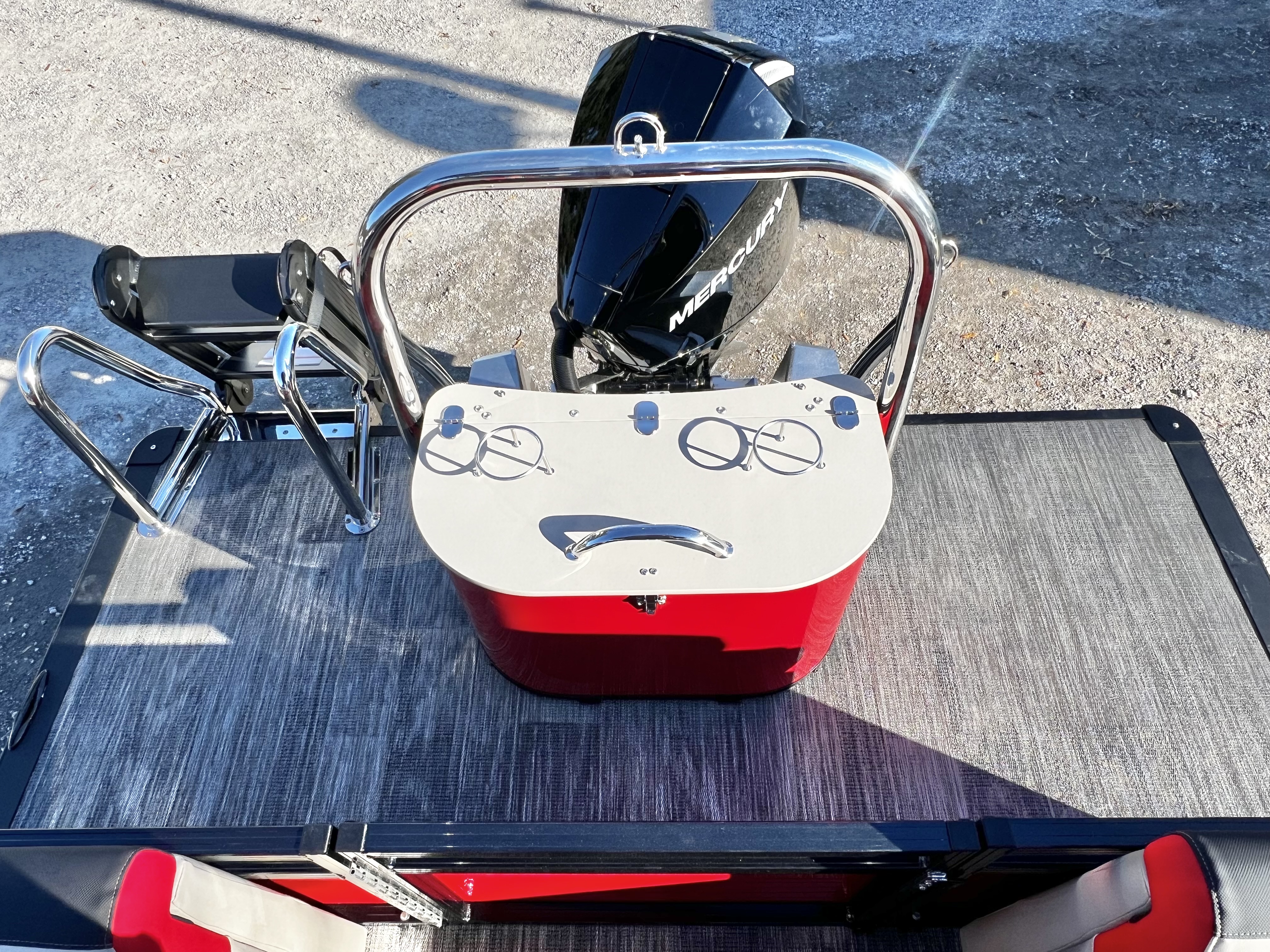 2026 Avalon Venture 85 23' Quad Lounge Triple-Toon - IN STOCK