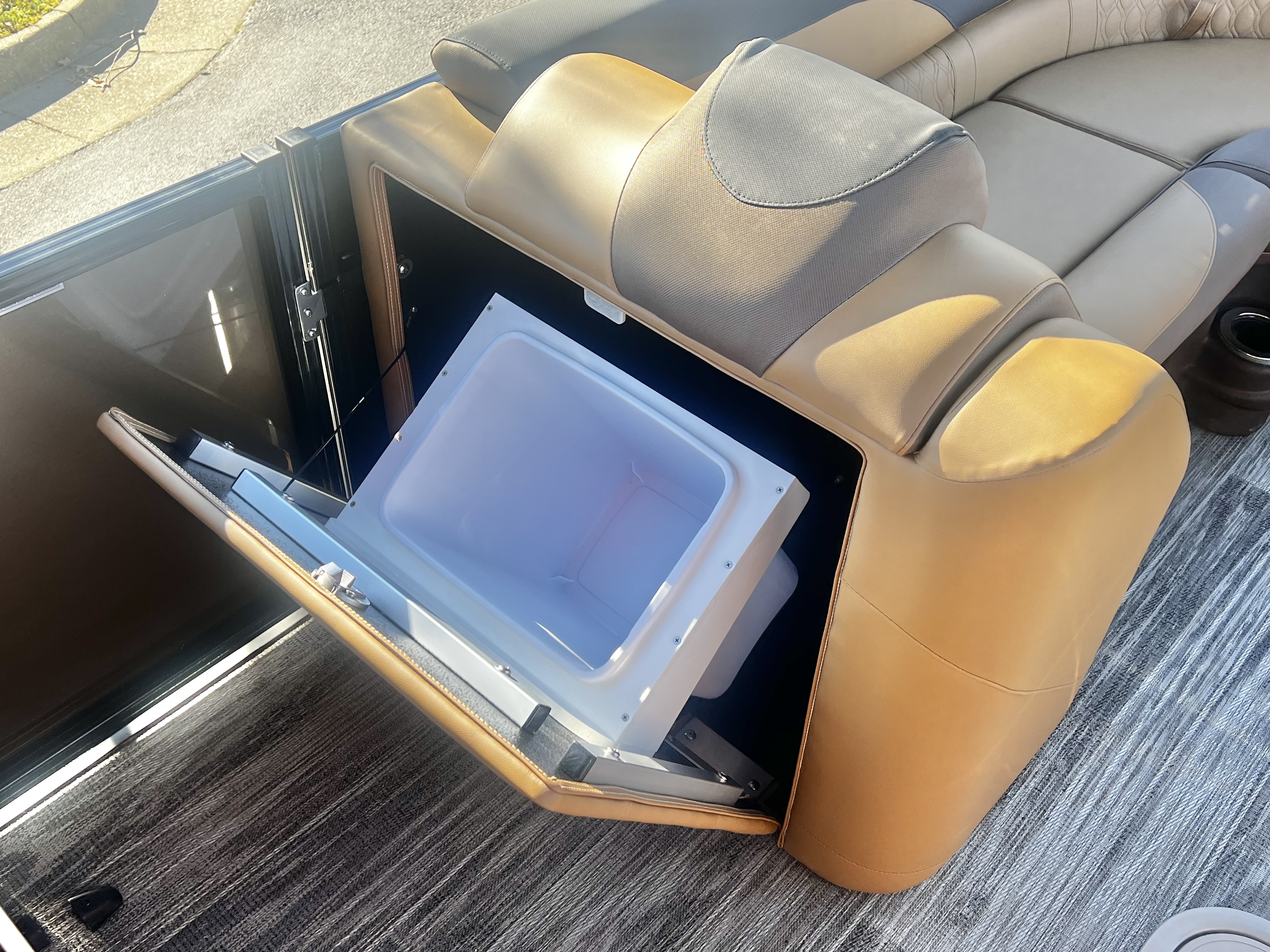 2026 Avalon LSZ 23' Entertainer Triple-Toon - IN STOCK - $70,458