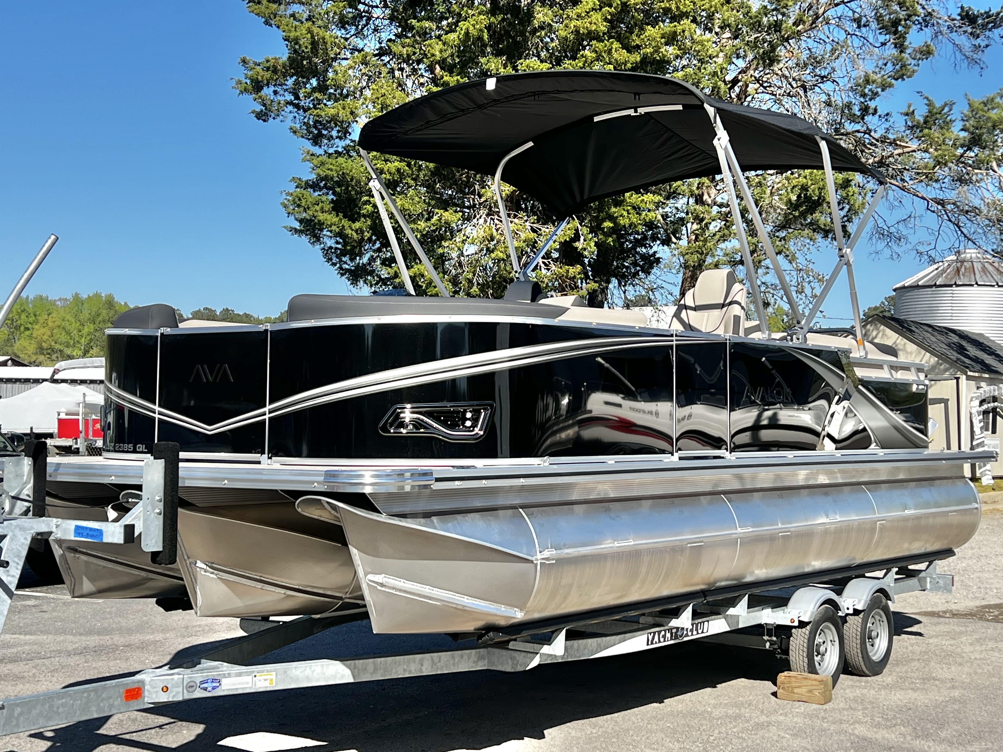 2026 Avalon LSZ 23' Quad Lounge Triple-Toon - IN STOCK -  $73,559
