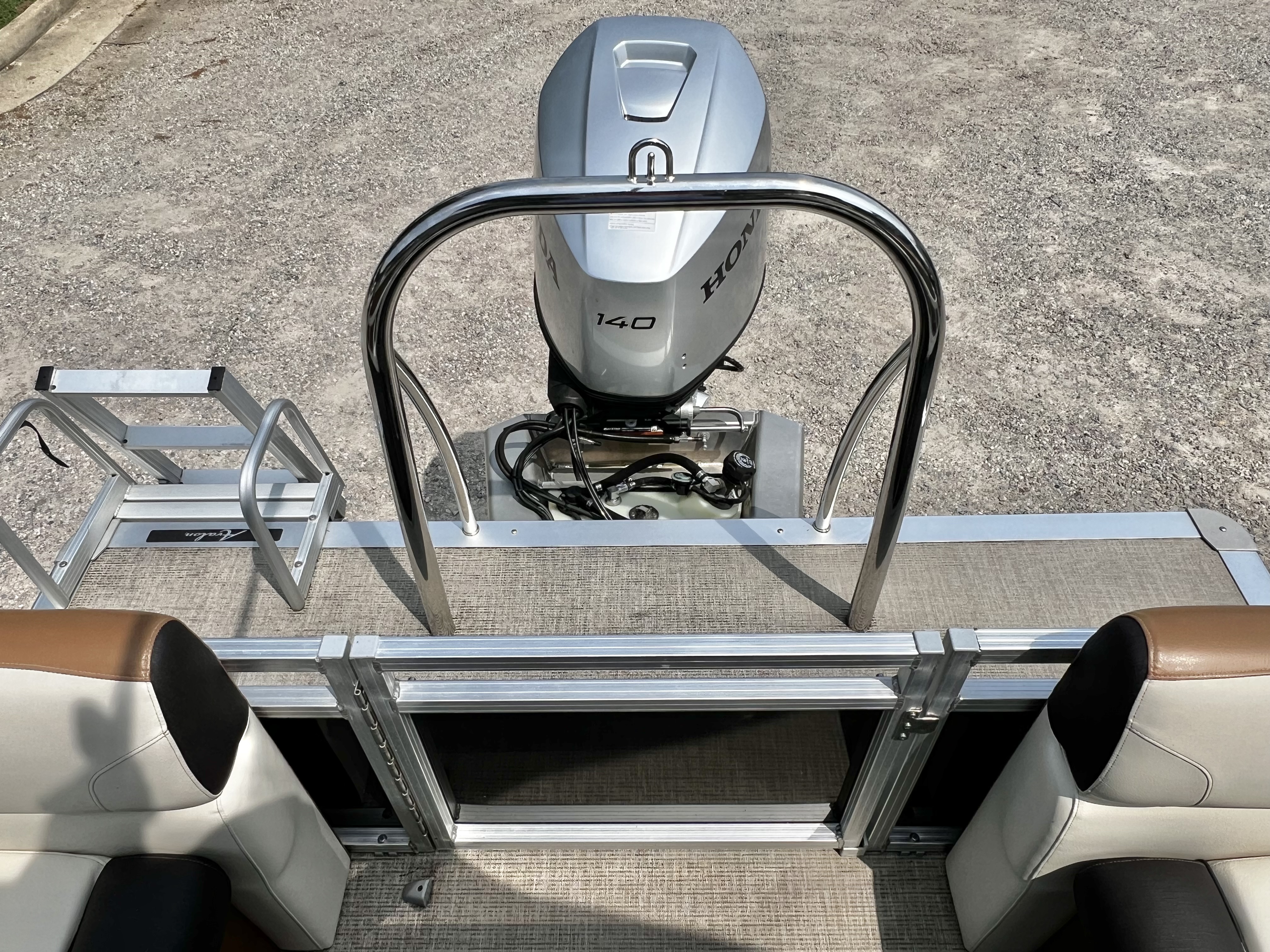 Used 2023 Avalon Venture 85 25' Quad Lounge