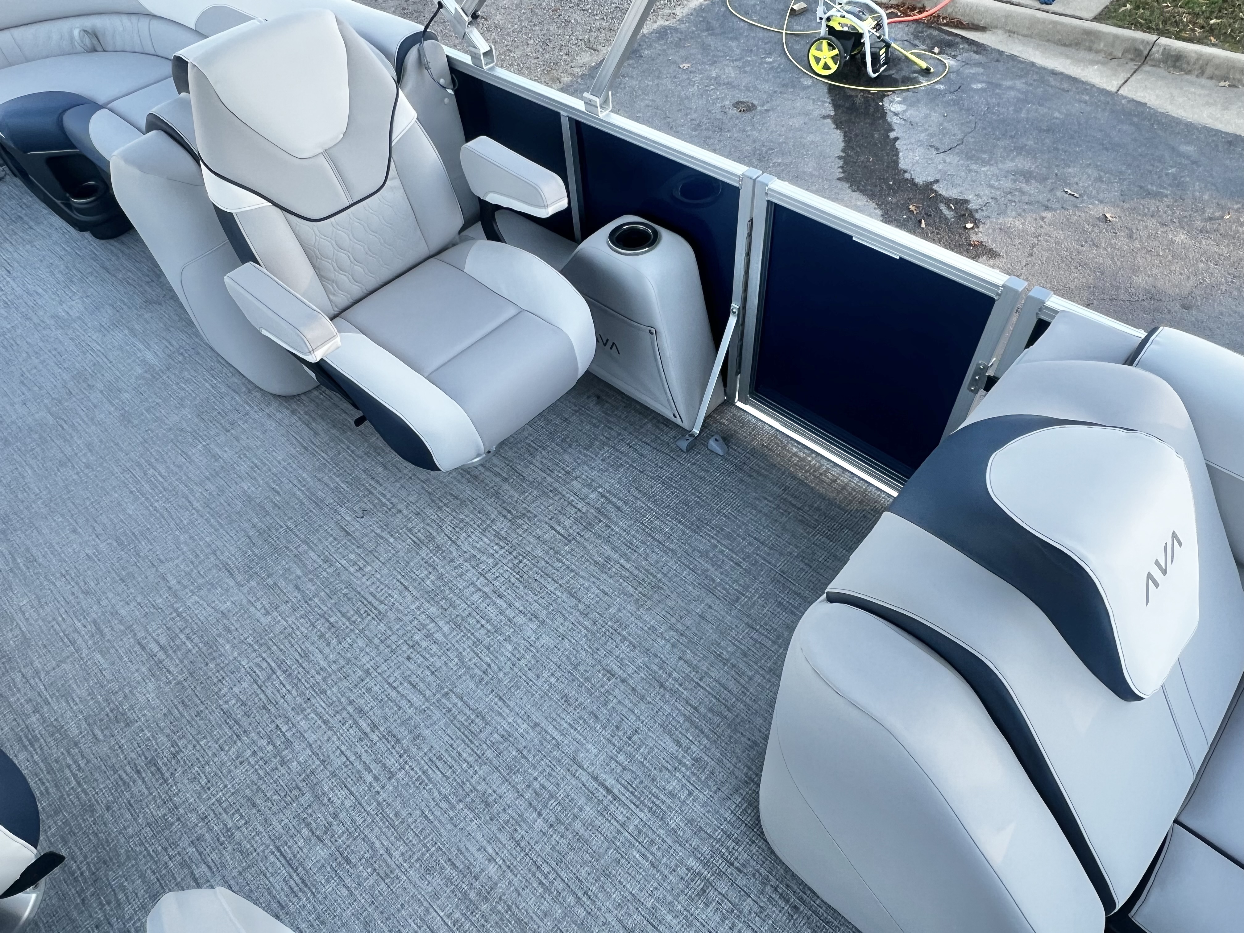 2026 Avalon LSZ 23' Quad Lounge Triple-Toon - IN STOCK - $61,416