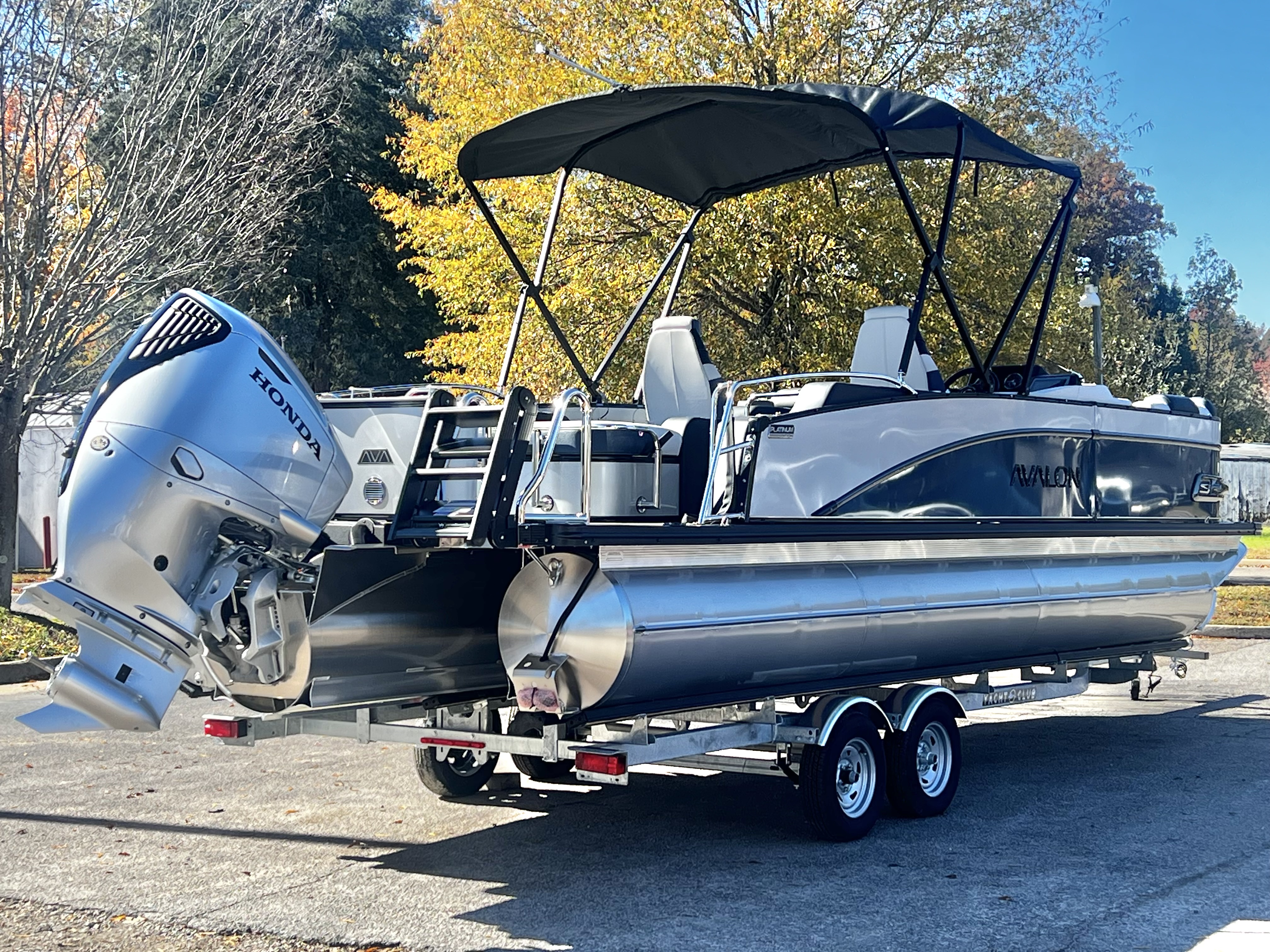 2026 Avalon Catalina 23' Versatile Rear Bench Triple-Toon - IN STOCK