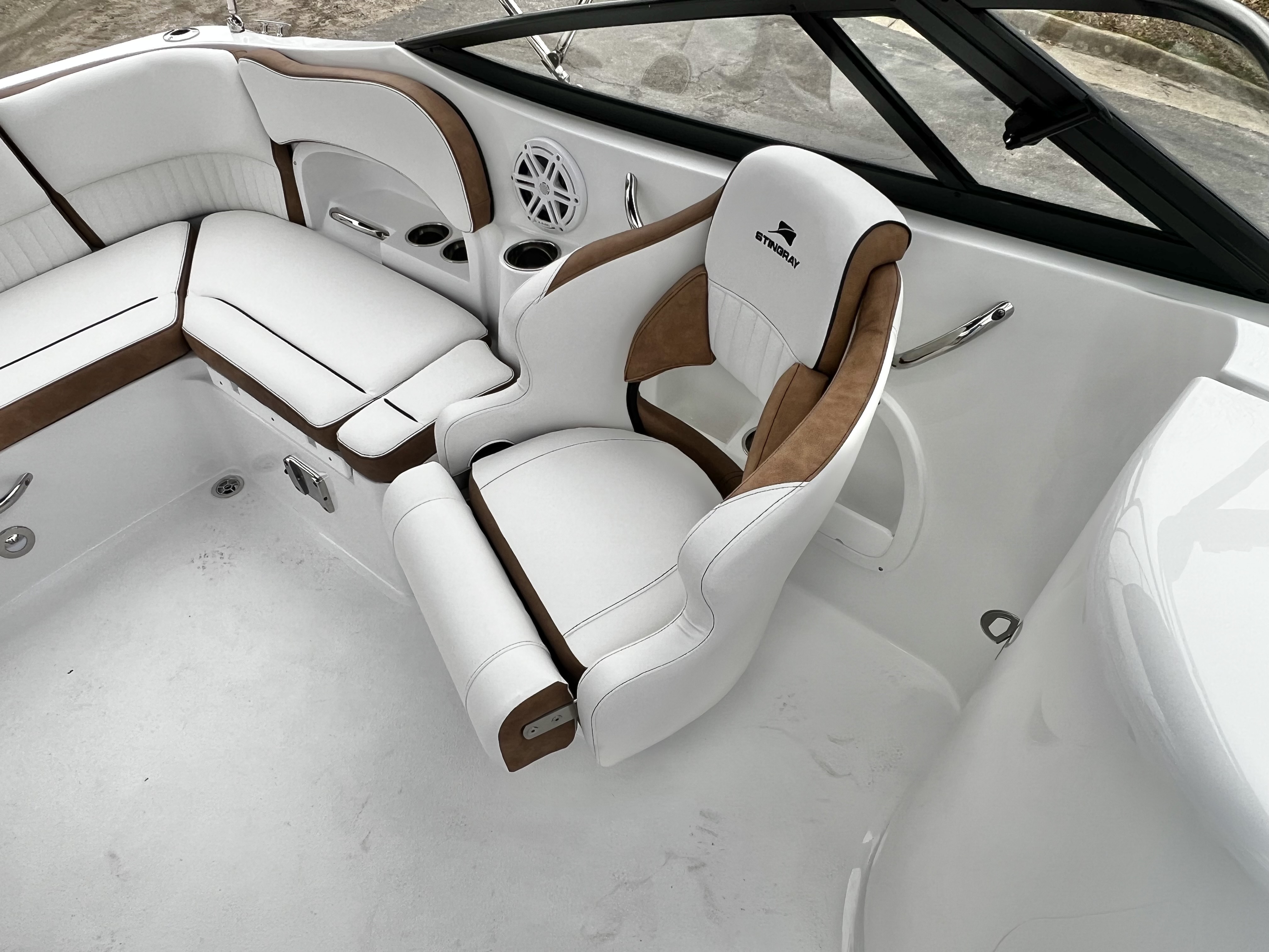 2026 Stingray 211DC (Dual Console) - $74,749 - IN STOCK