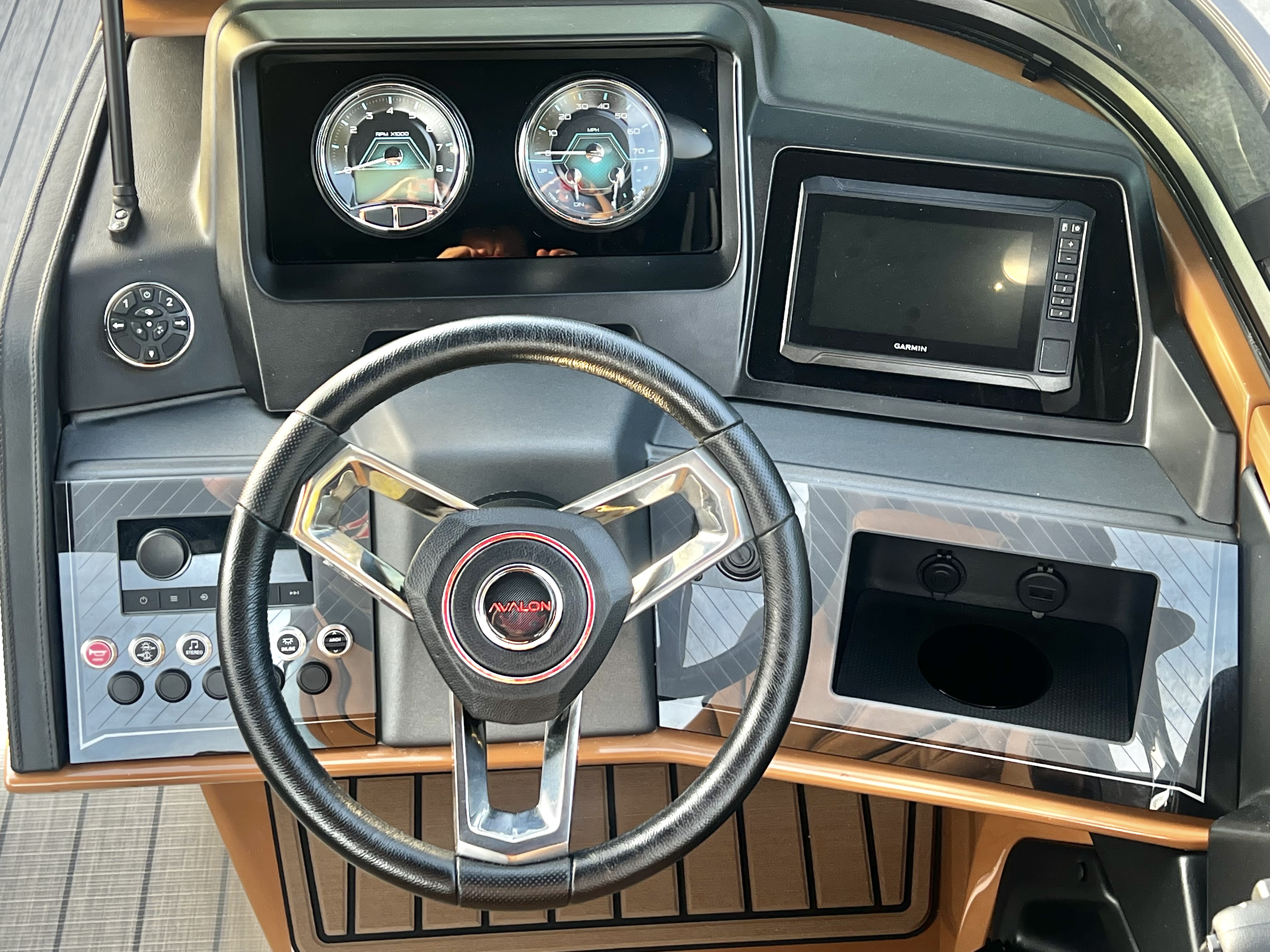 2026 Avalon Catalina 25' Quad Lounge Windshield Triple-Toon - IN STOCK - $123,990