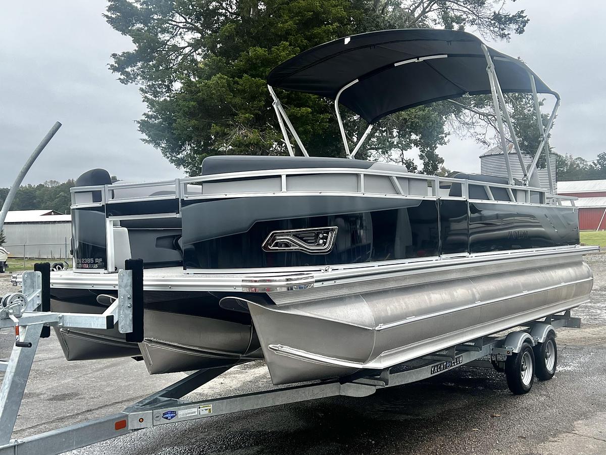 2026 Avalon Venture 85 23' Rear Fish Triple-Toon - IN STOCK