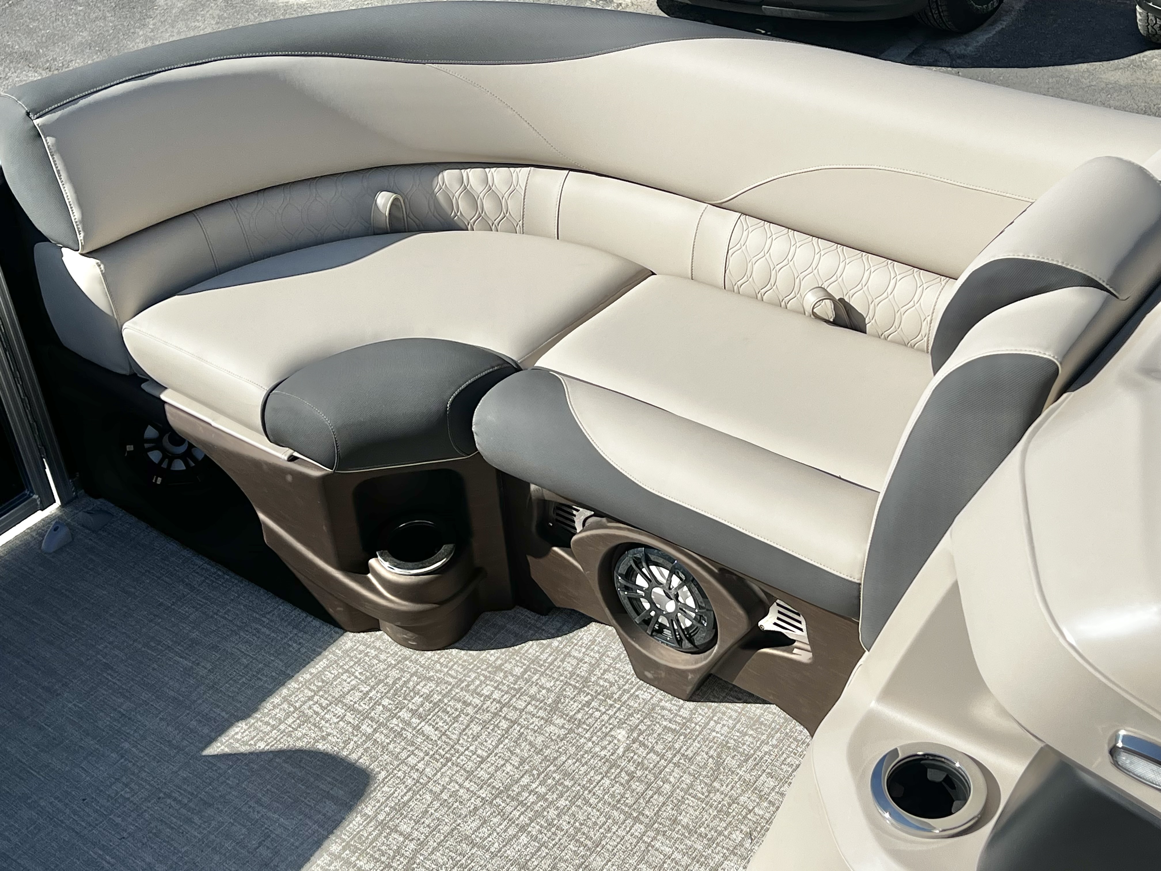 2026 Avalon LSZ 23' Quad Lounge Triple-Toon - IN STOCK -  $73,559