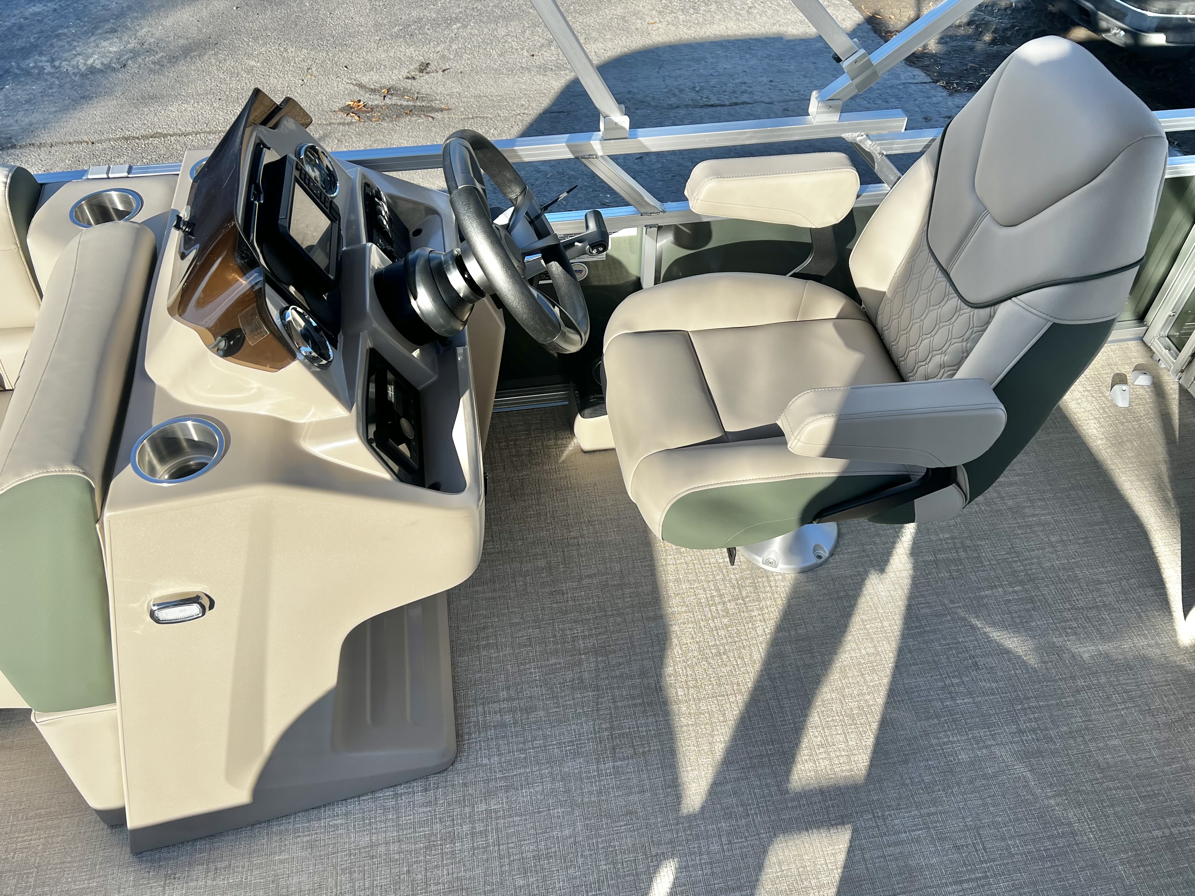 2026 Avalon Venture 85 21' Versatile Rear Bench - IN STOCK