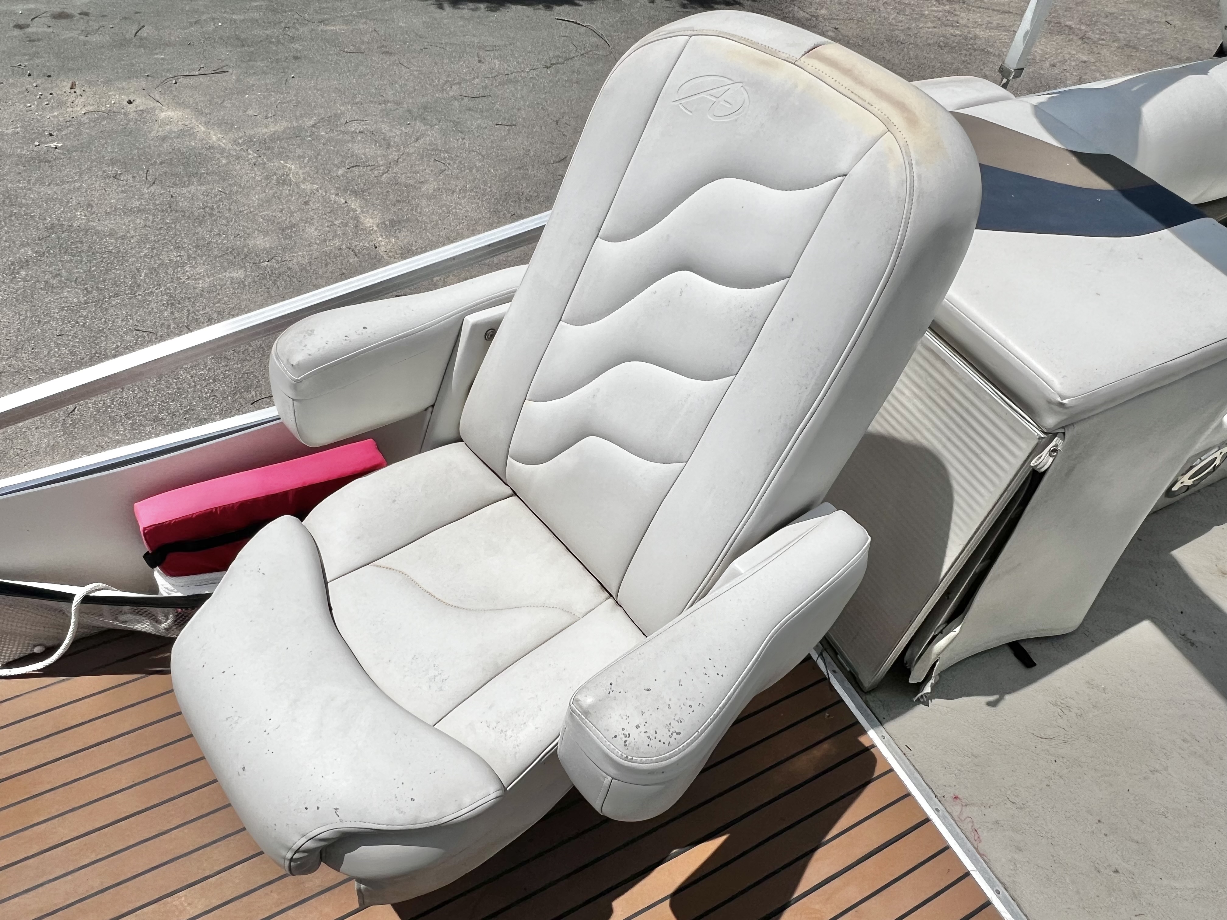 Used 2009 Avalon Paradise 26' Sandbar Triple-Toon - IN STOCK
