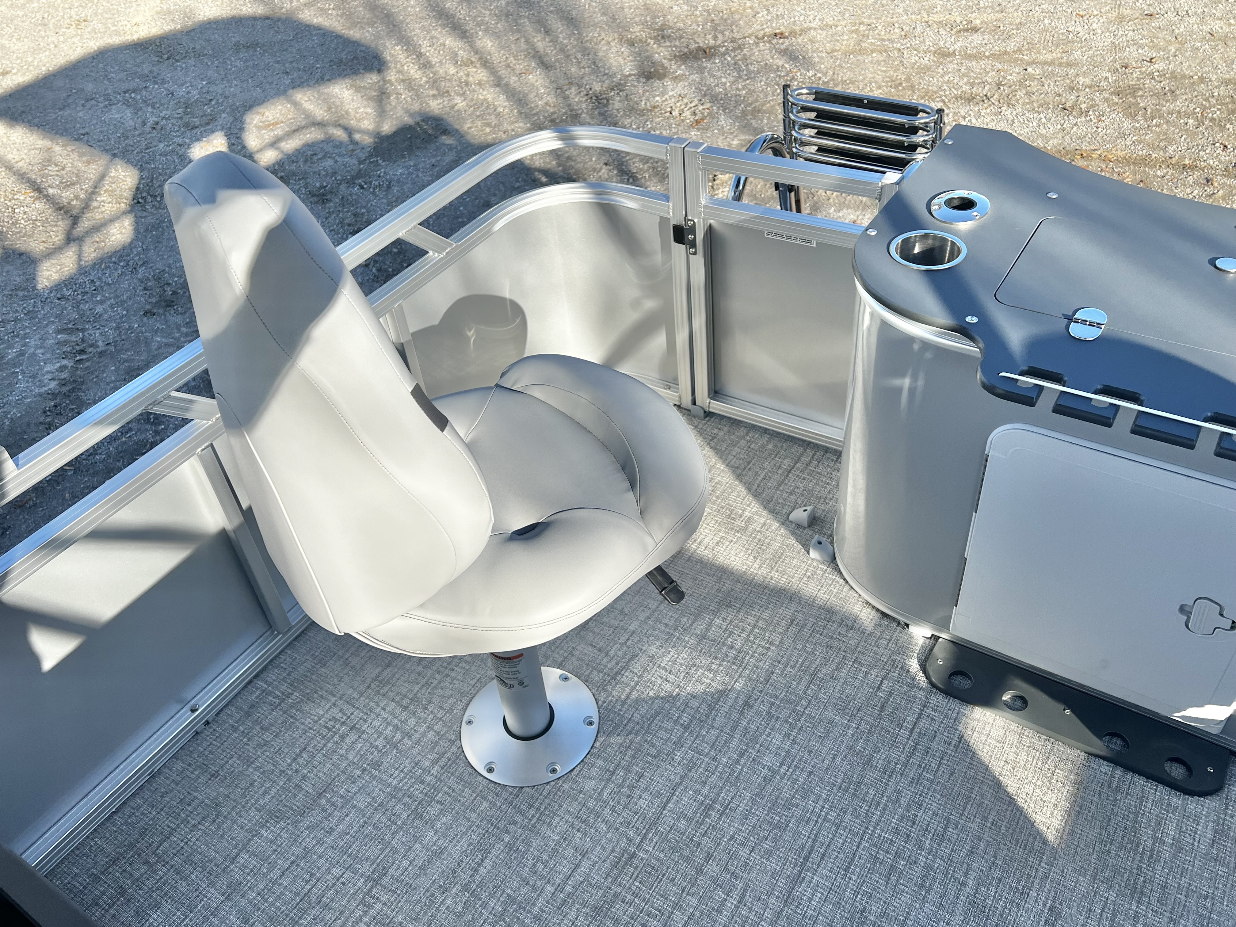 2026 Avalon Venture 85 23' Rear Fish - IN STOCK