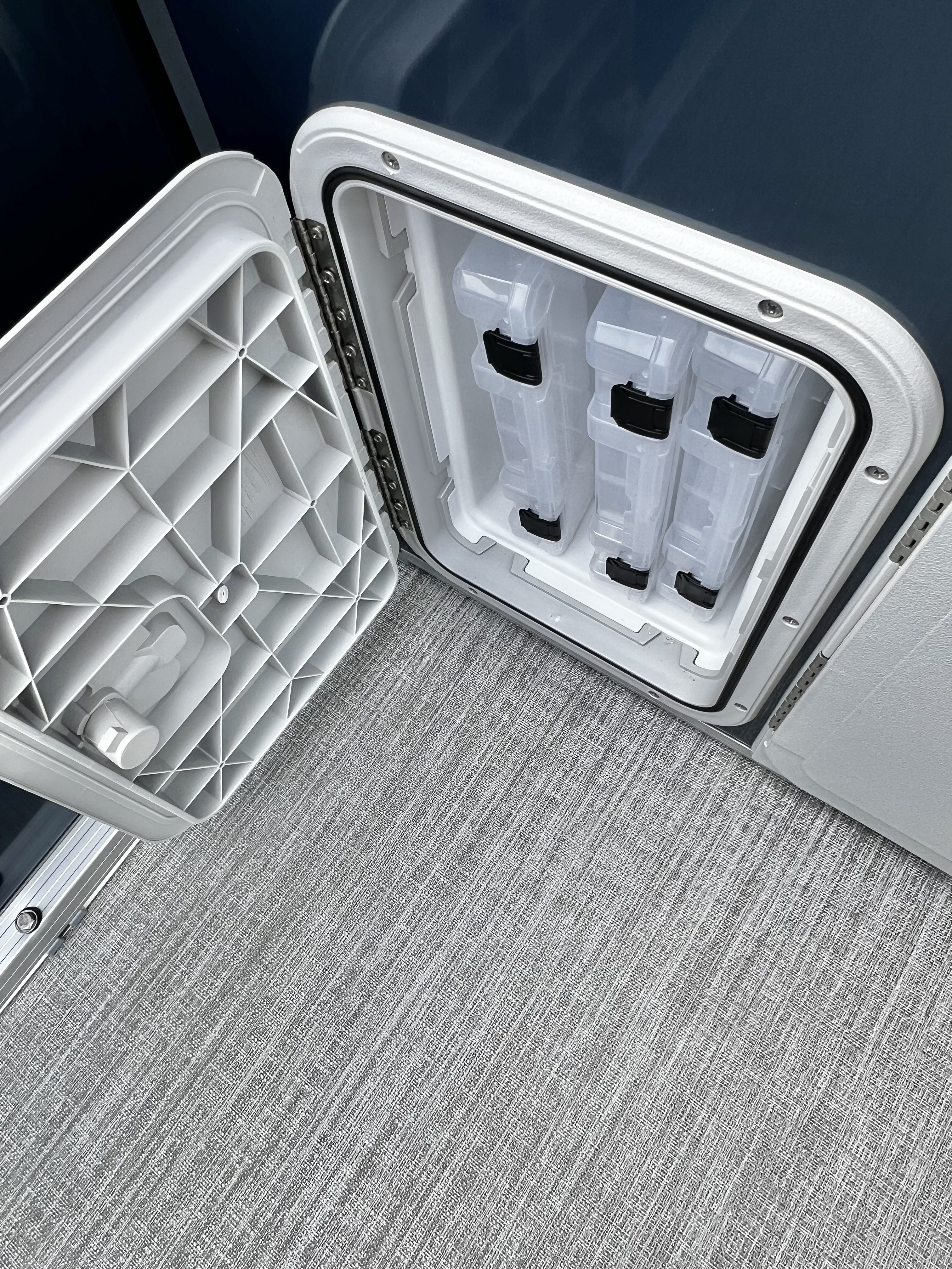 2026 Avalon Venture 85 25' Rear Fish Triple-Toon - IN STOCK