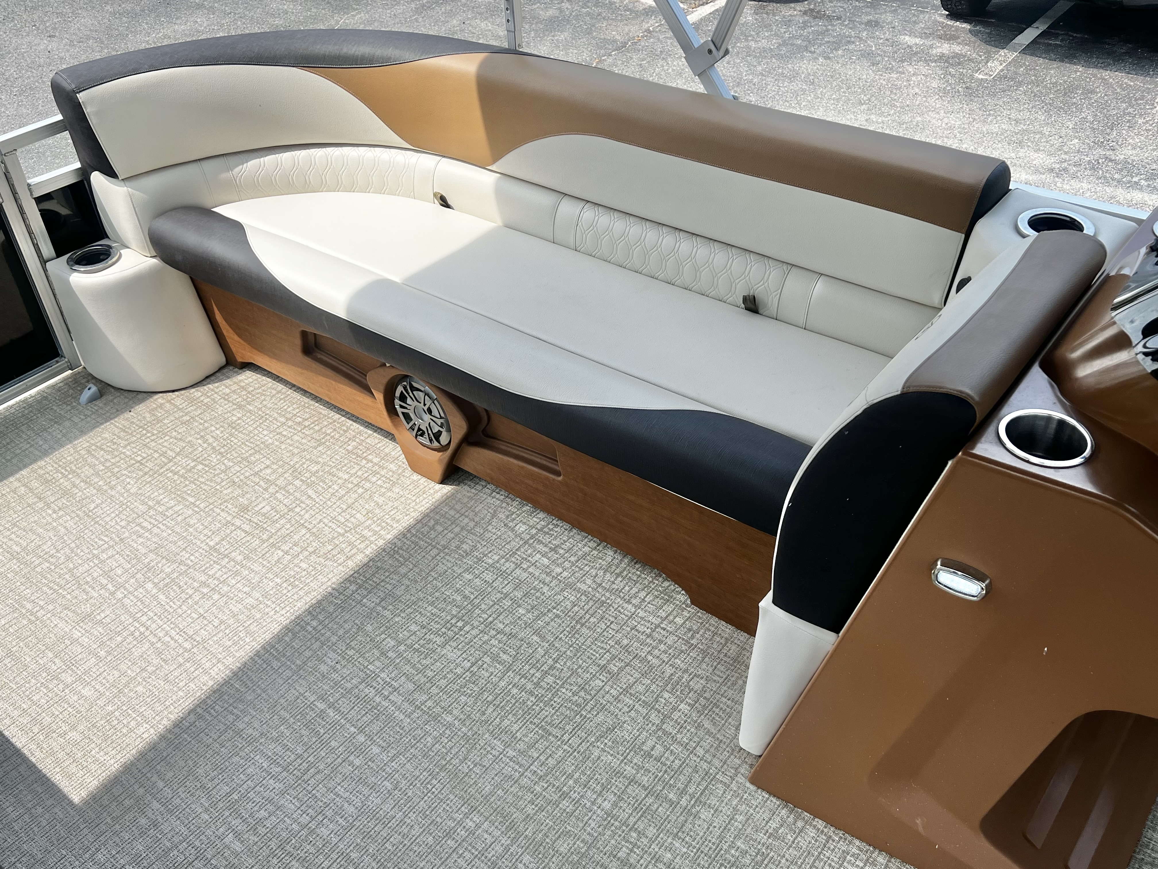 Used 2023 Avalon Venture 85 25' Quad Lounge