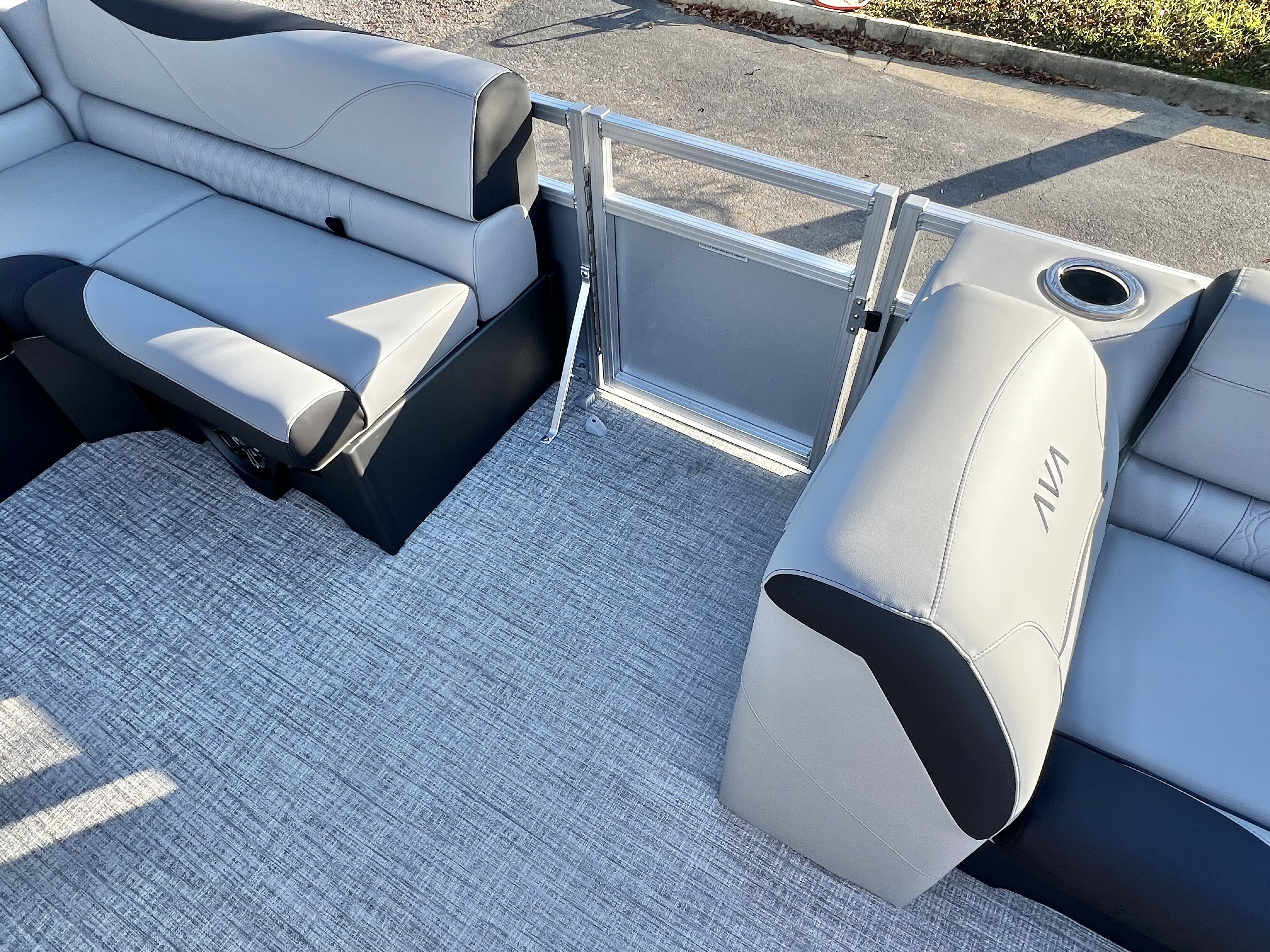 2026 Avalon Venture 85 23' Rear Fish - IN STOCK