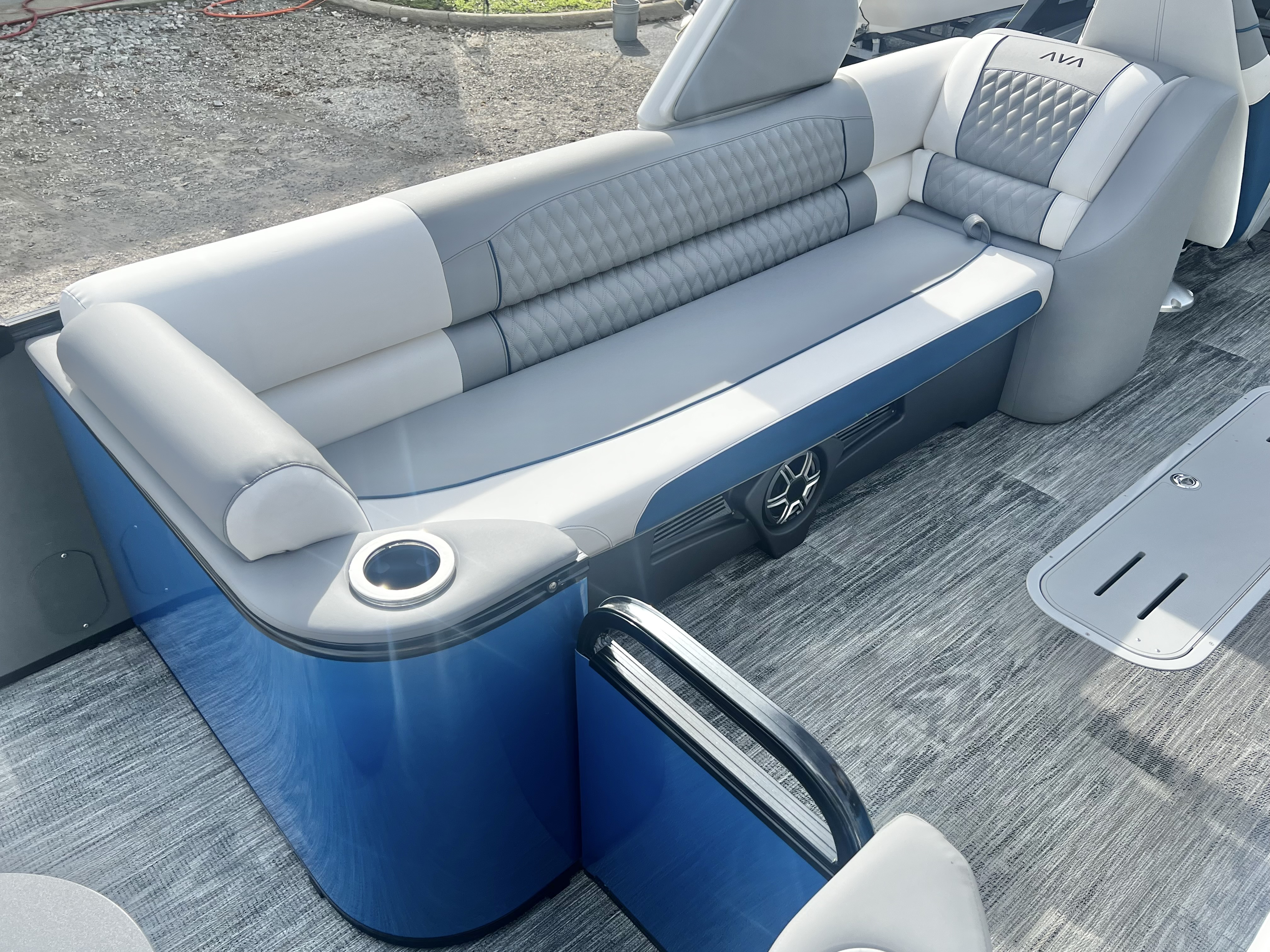 2026 Avalon Catalina 25' Quad Lounge Windshield Triple-Toon - IN STOCK
