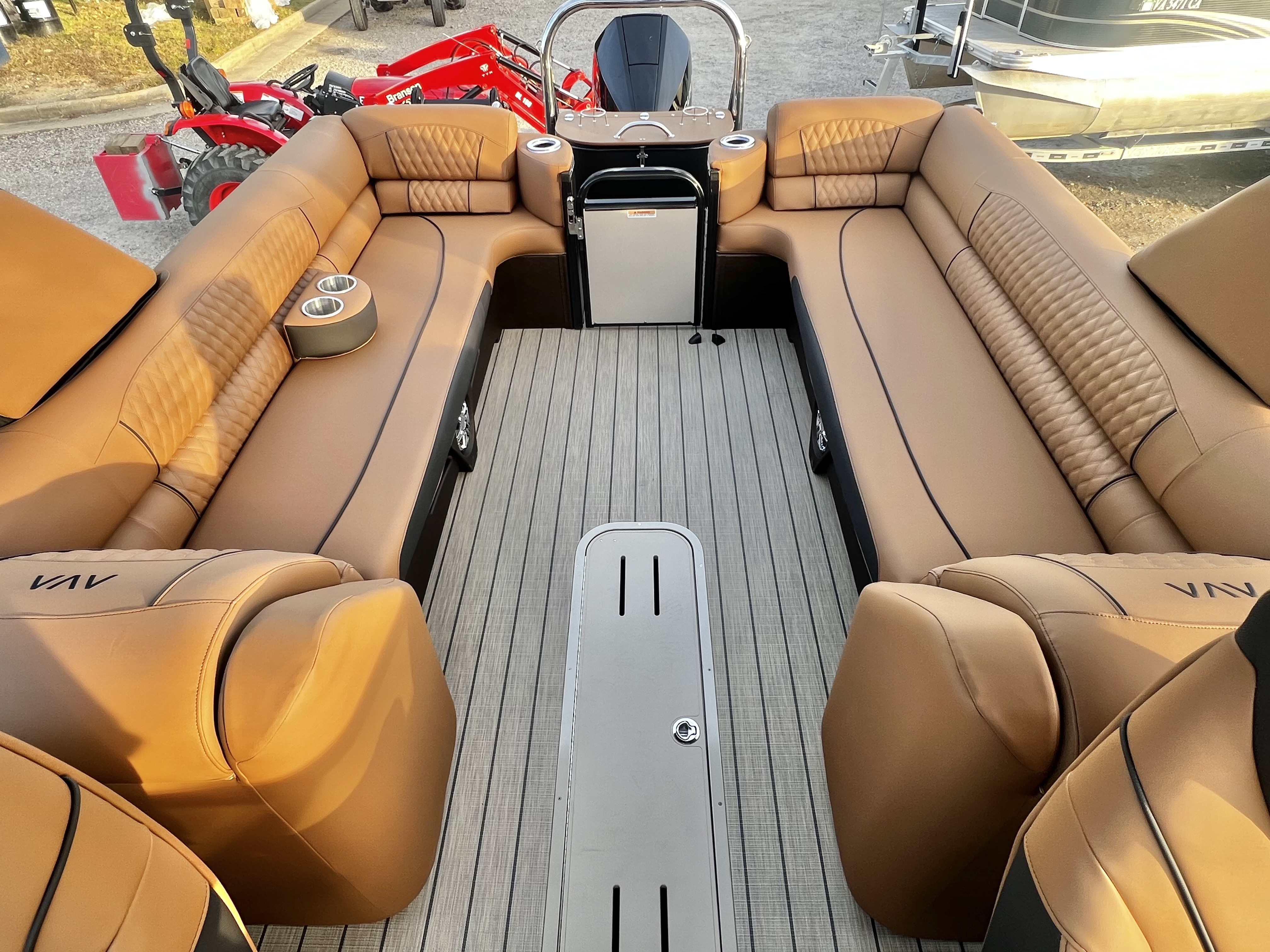 2026 Avalon Catalina 25' Quad Lounge Windshield Triple-Toon - IN STOCK - $123,990
