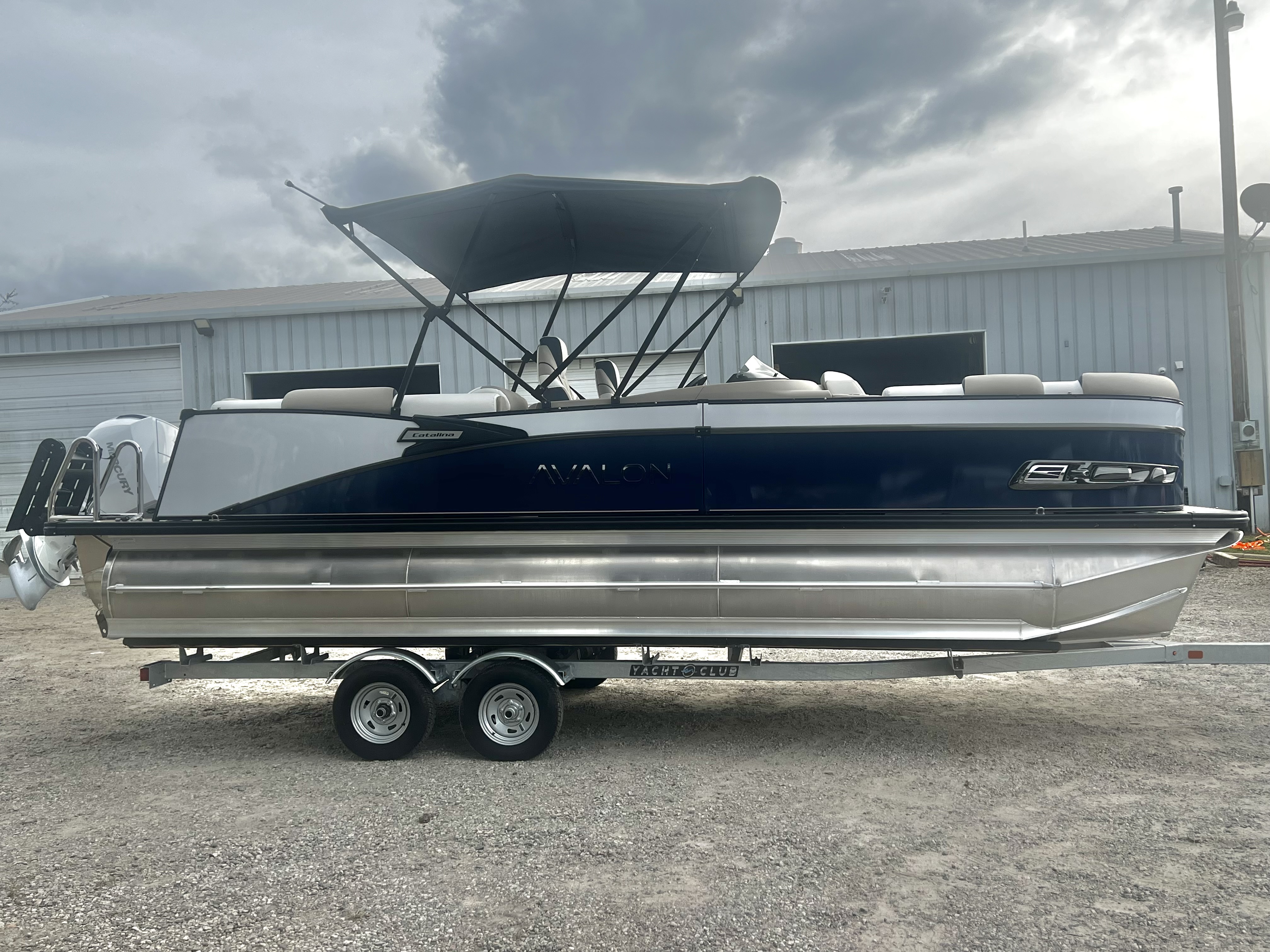 2026 Avalon Catalina 23' Quad Lounge Triple-Toon - IN STOCK