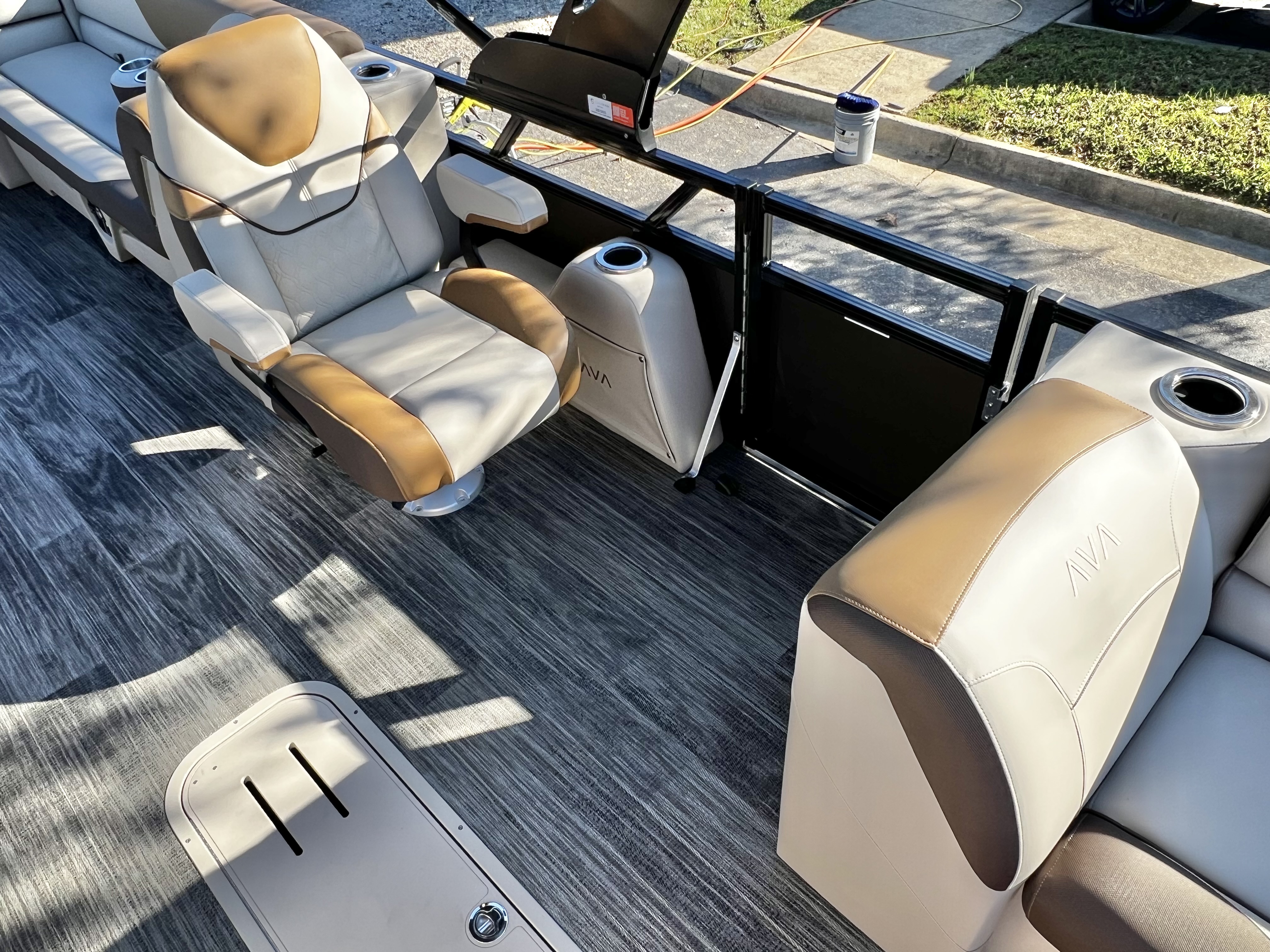 2026 Avalon Venture 85 25' Quad Lounge Triple-Toon - IN STOCK