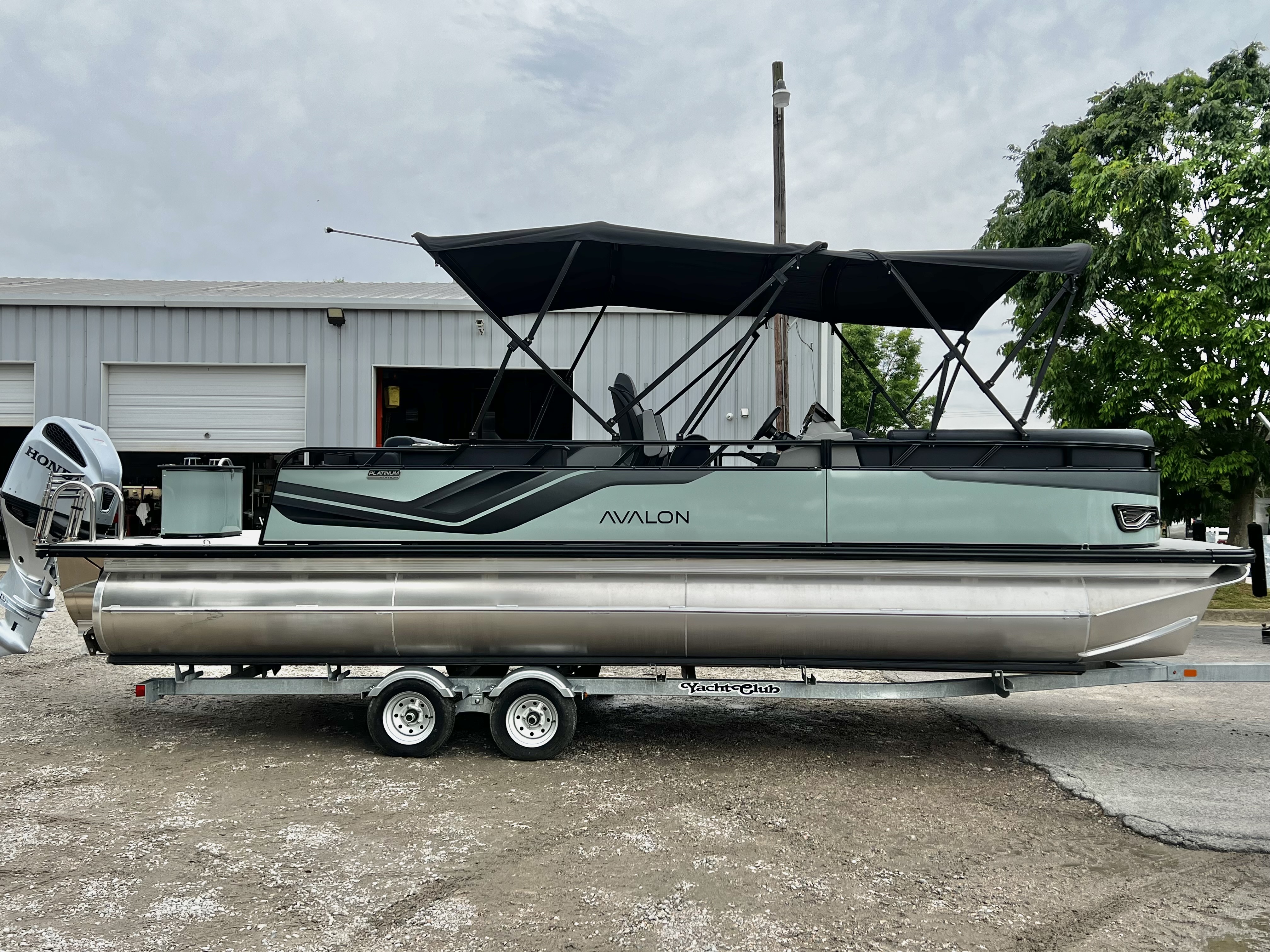 2026 Avalon Venture 85 25' Cruise Rear Bench Triple-Toon - IN STOCK - $78,637