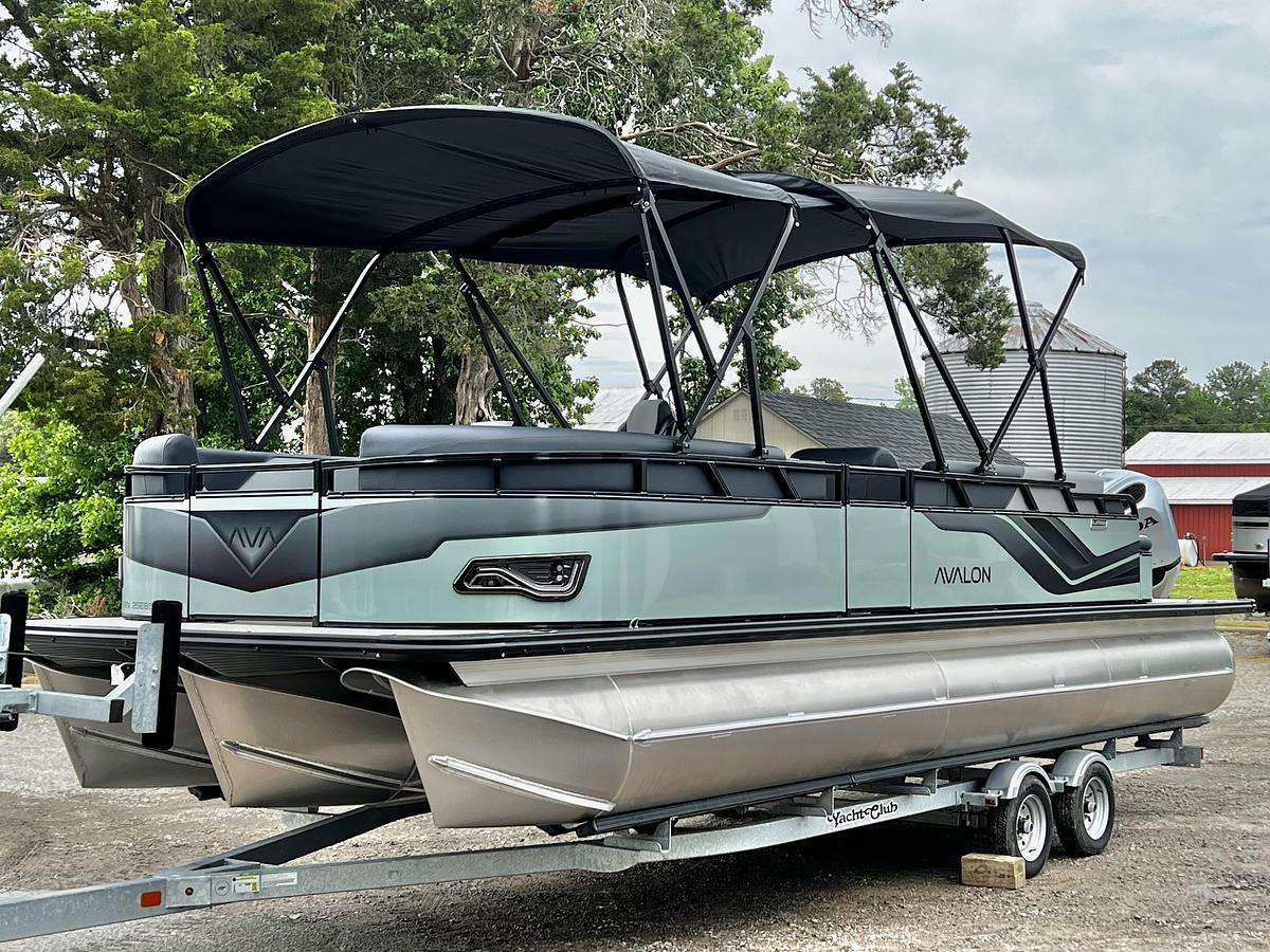 2026 Avalon Venture 85 25' Cruise Rear Bench Triple-Toon - IN STOCK - $78,637