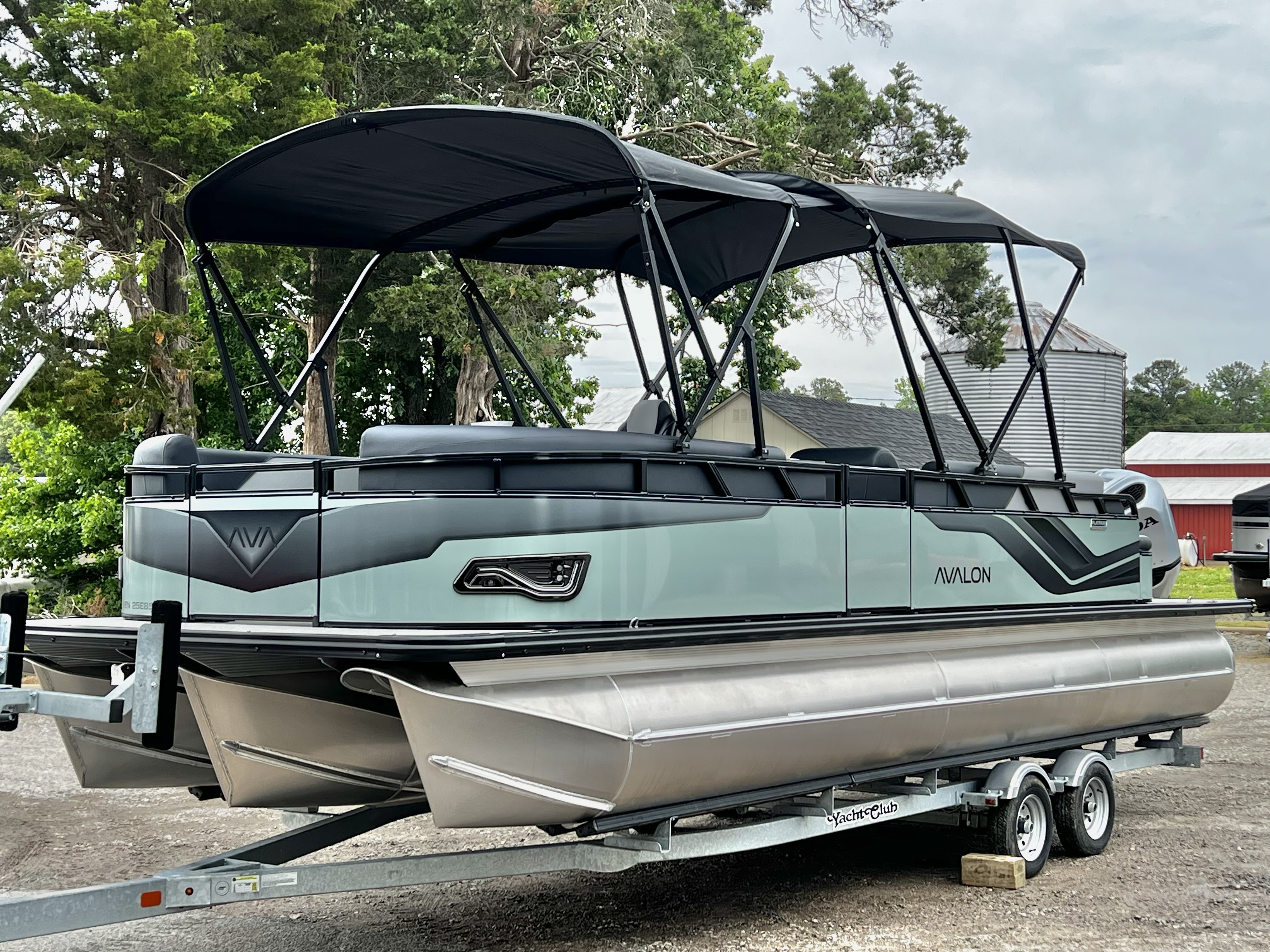 2026 Avalon Venture 85 25' Cruise Rear Bench Triple-Toon - IN STOCK - $78,637