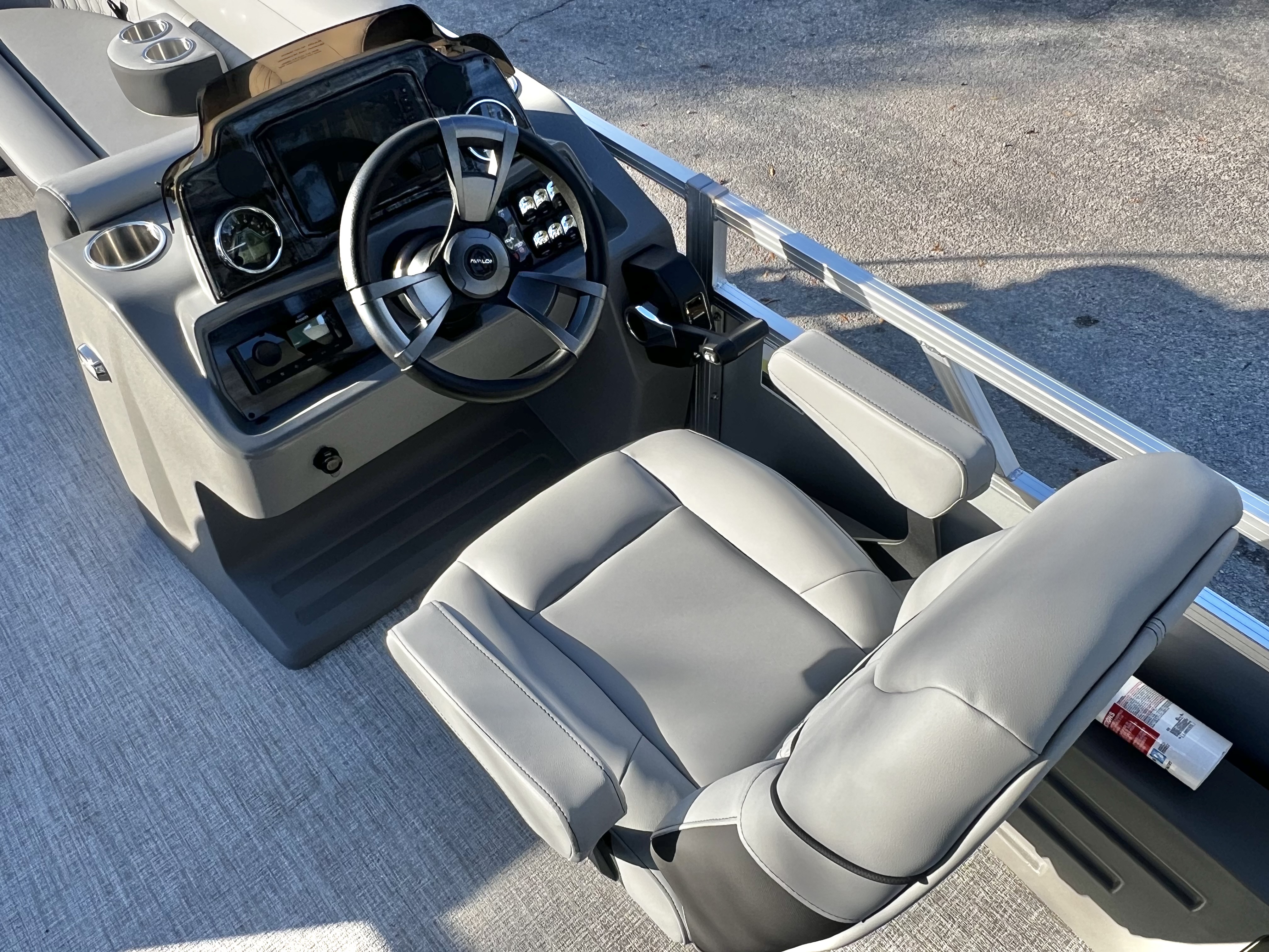 2026 Avalon Venture 85 23' Rear Fish - IN STOCK