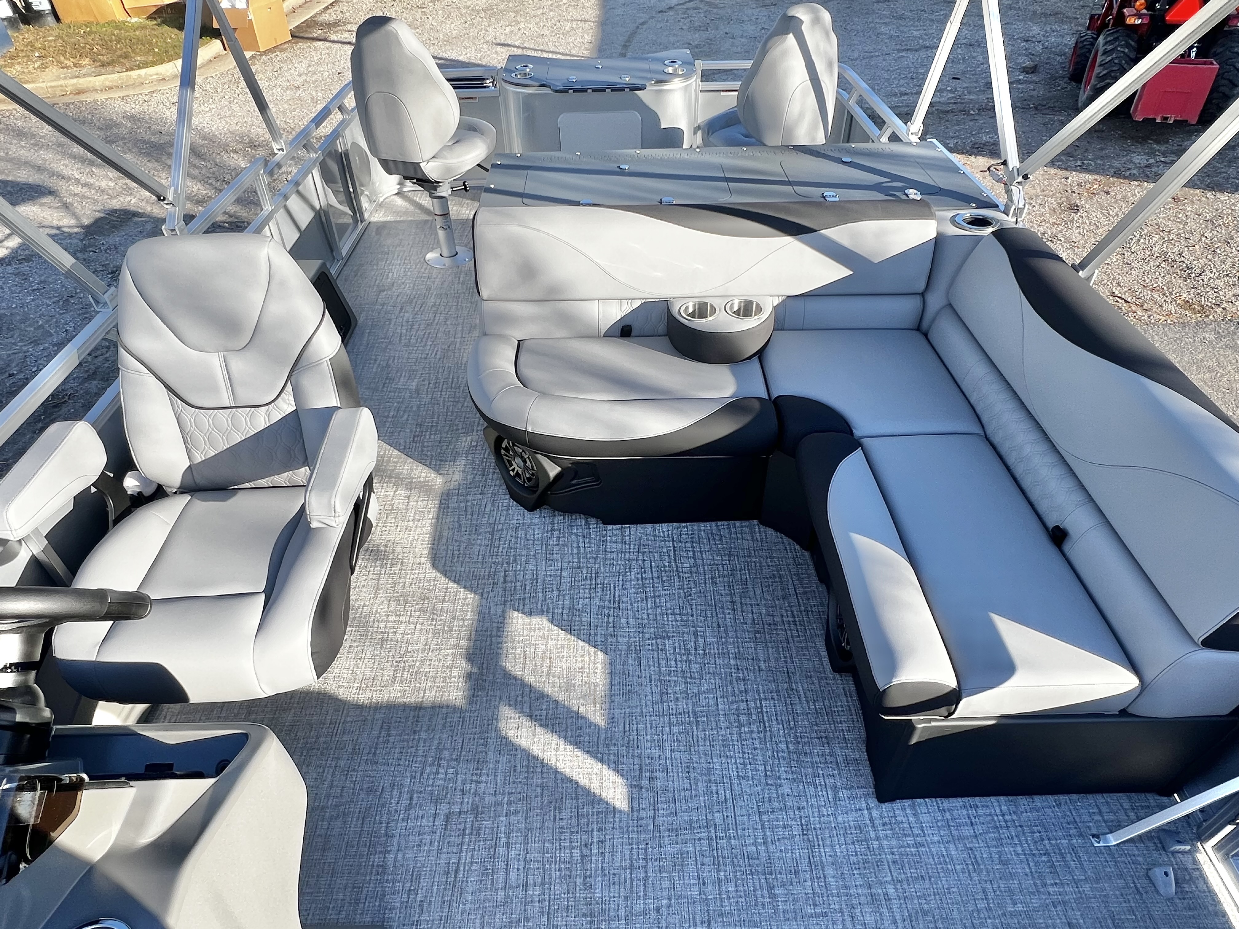 2026 Avalon Venture 85 23' Rear Fish - IN STOCK